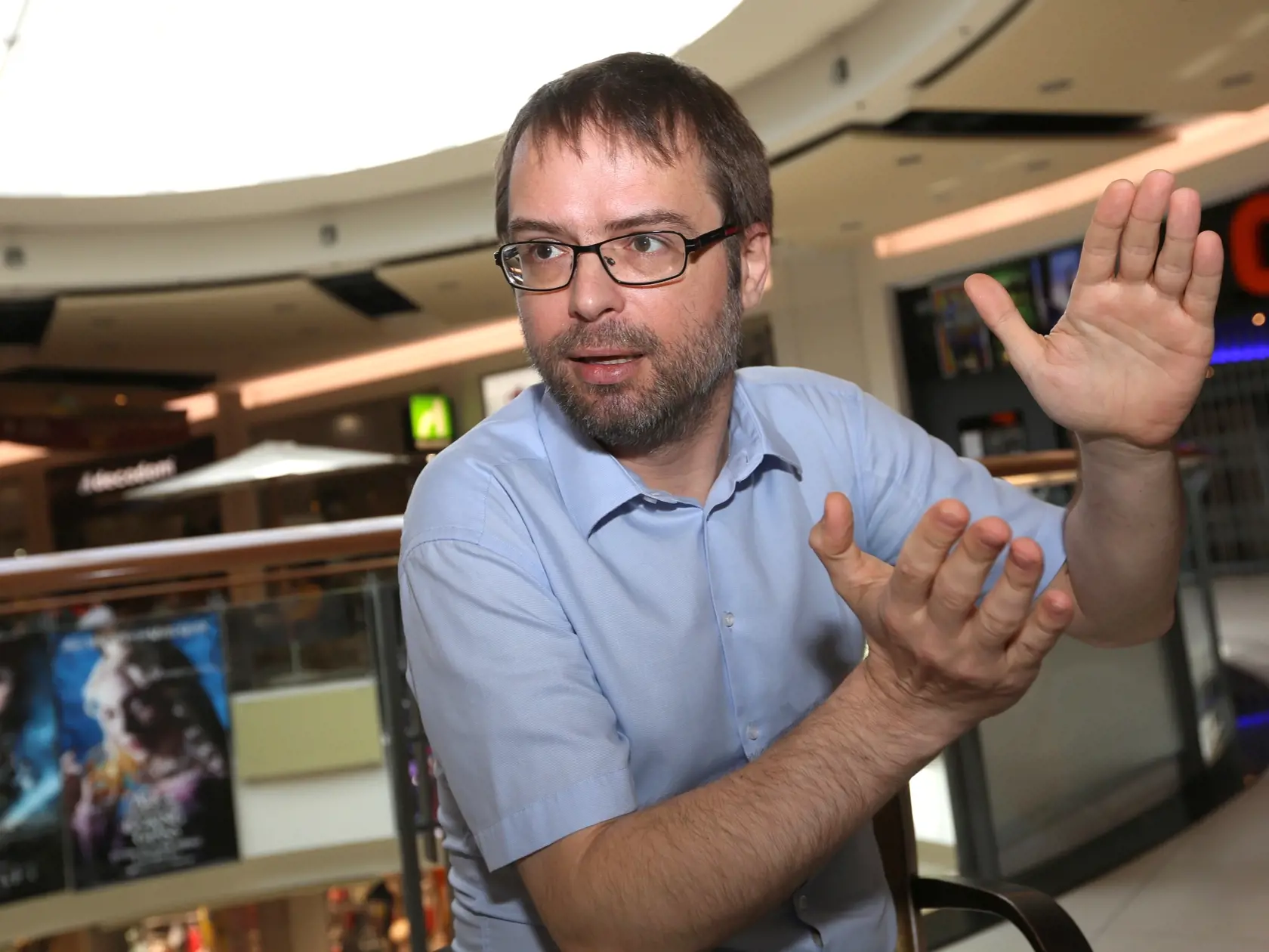 Tomáš Szalay - analytik stredoeurópskeho inštitútu pre zdravotnú politiku (HPI) - „Absurdná situácia. Odhad výpadku financií v zdravotníctve bol pre všetky tri poisťovne cca 200 miliónov eur. A teraz ideme dávať 300 miliónov jednej?“