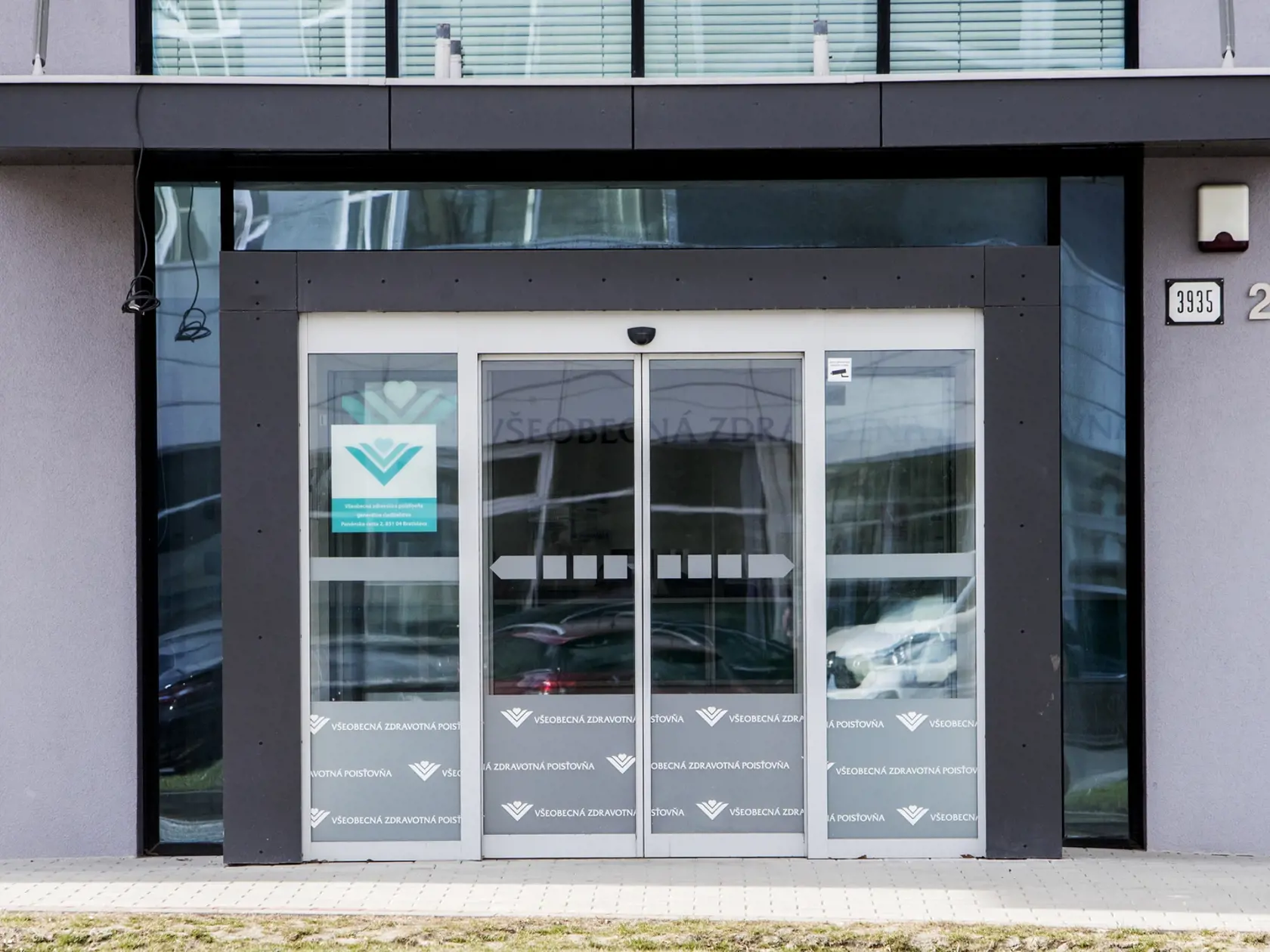 Najväčšia a zároveň štátna poisťovňa má neustále finančné problémy..