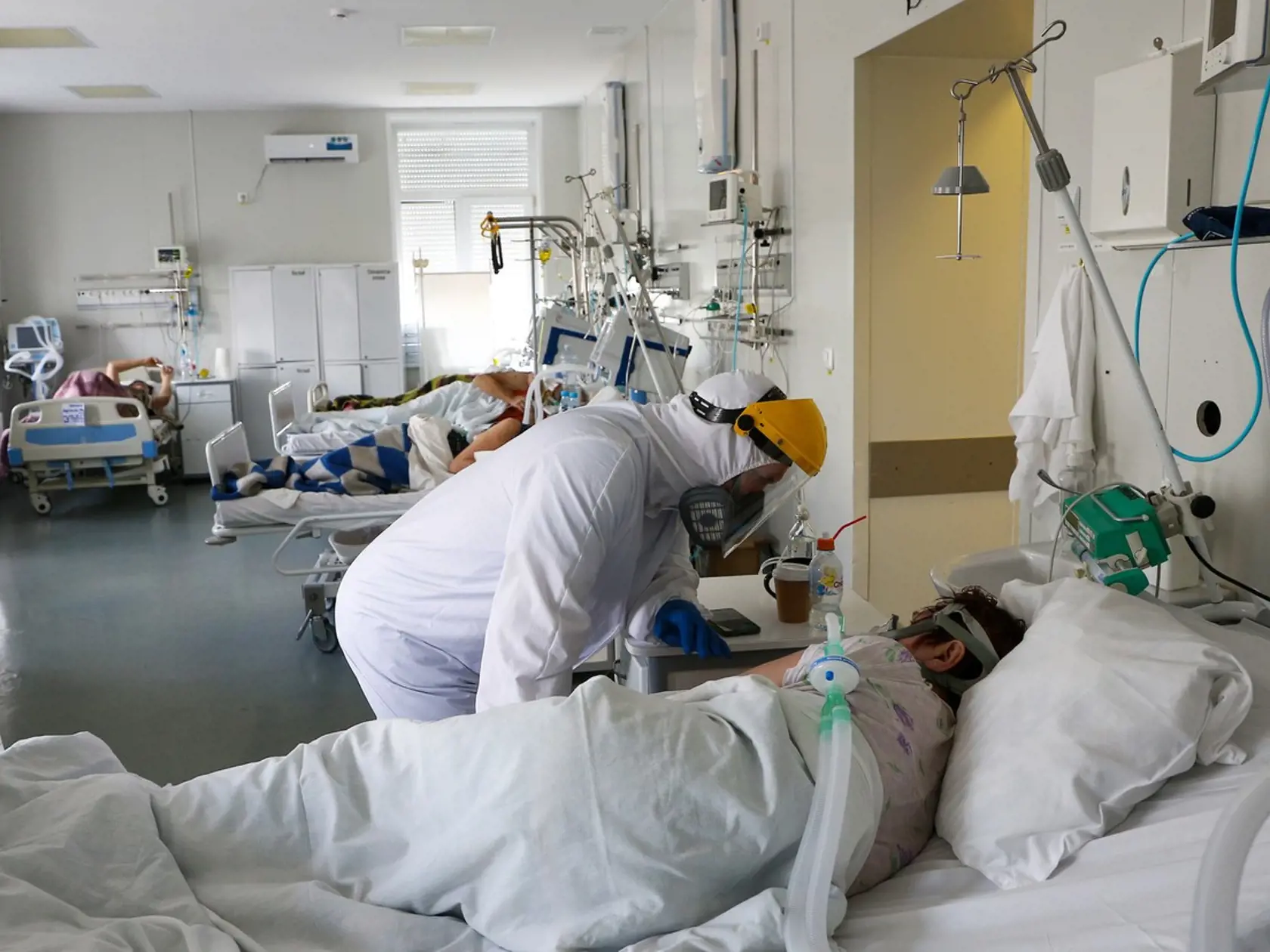 V Rusku sa pandémia koronavírusu rapídne zhoršuje. Za jediný deň zomrelo v krajine 752 ľudí, ide o najvyšší počet od začiatku pandémie.