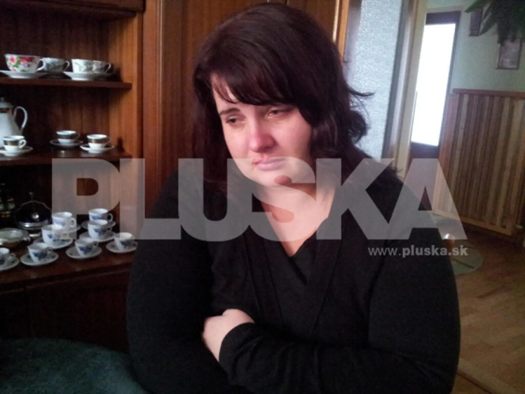 Lucia sa po tom, ako jej oznámili, že jej už manžel nikdy domov nepríde, zadúšala plačom.