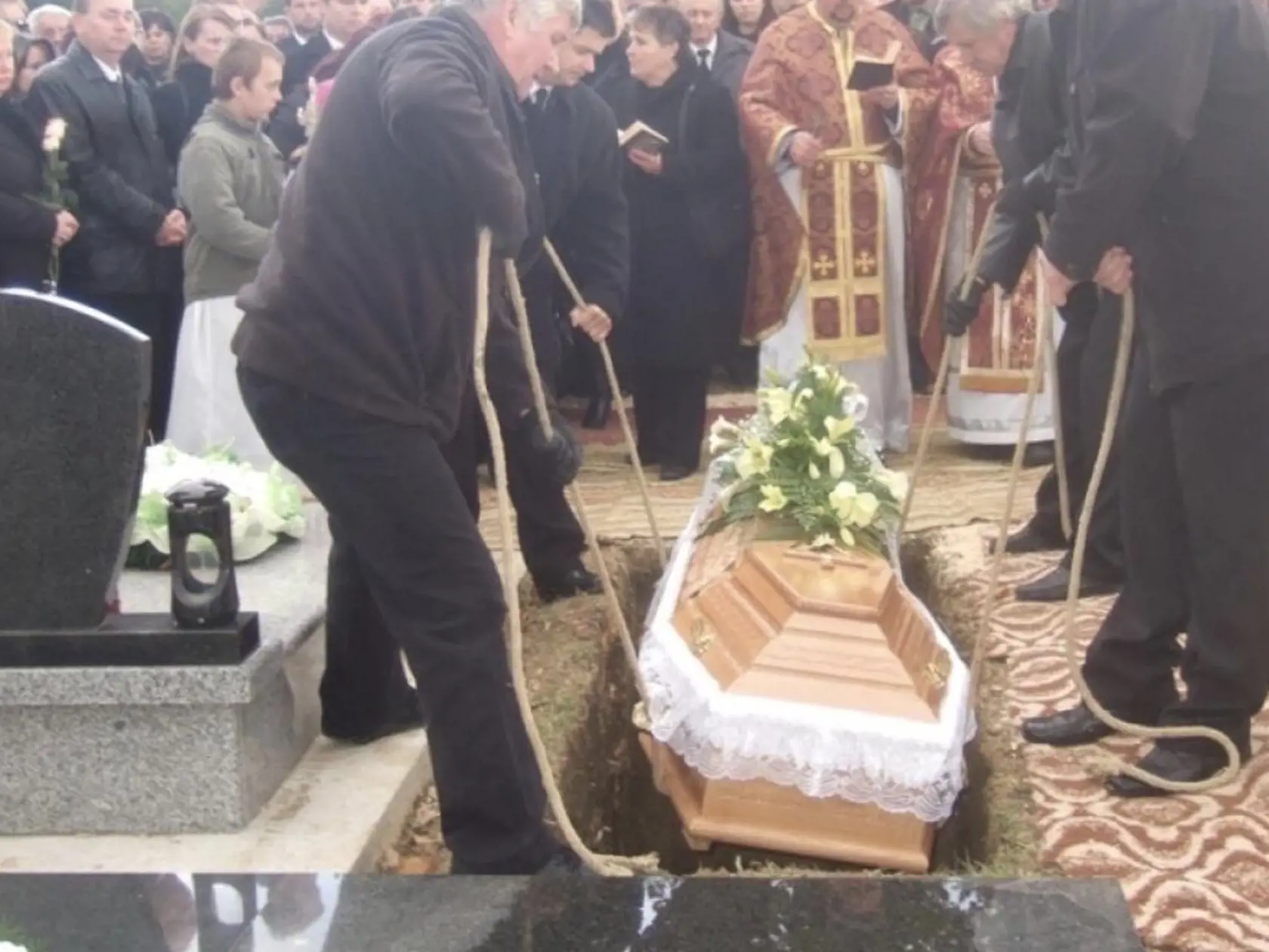 Pohreb nebohého Martina Pažina v Trnkove.