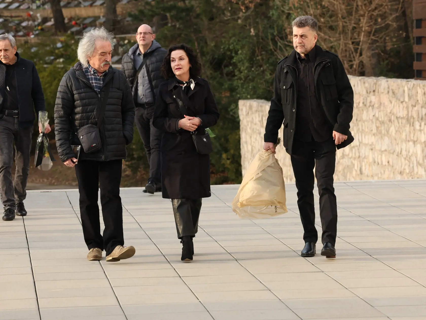 Posledná rozlúčka s Ľubomírom Stankovským. Beáta Dubasová s manželom.