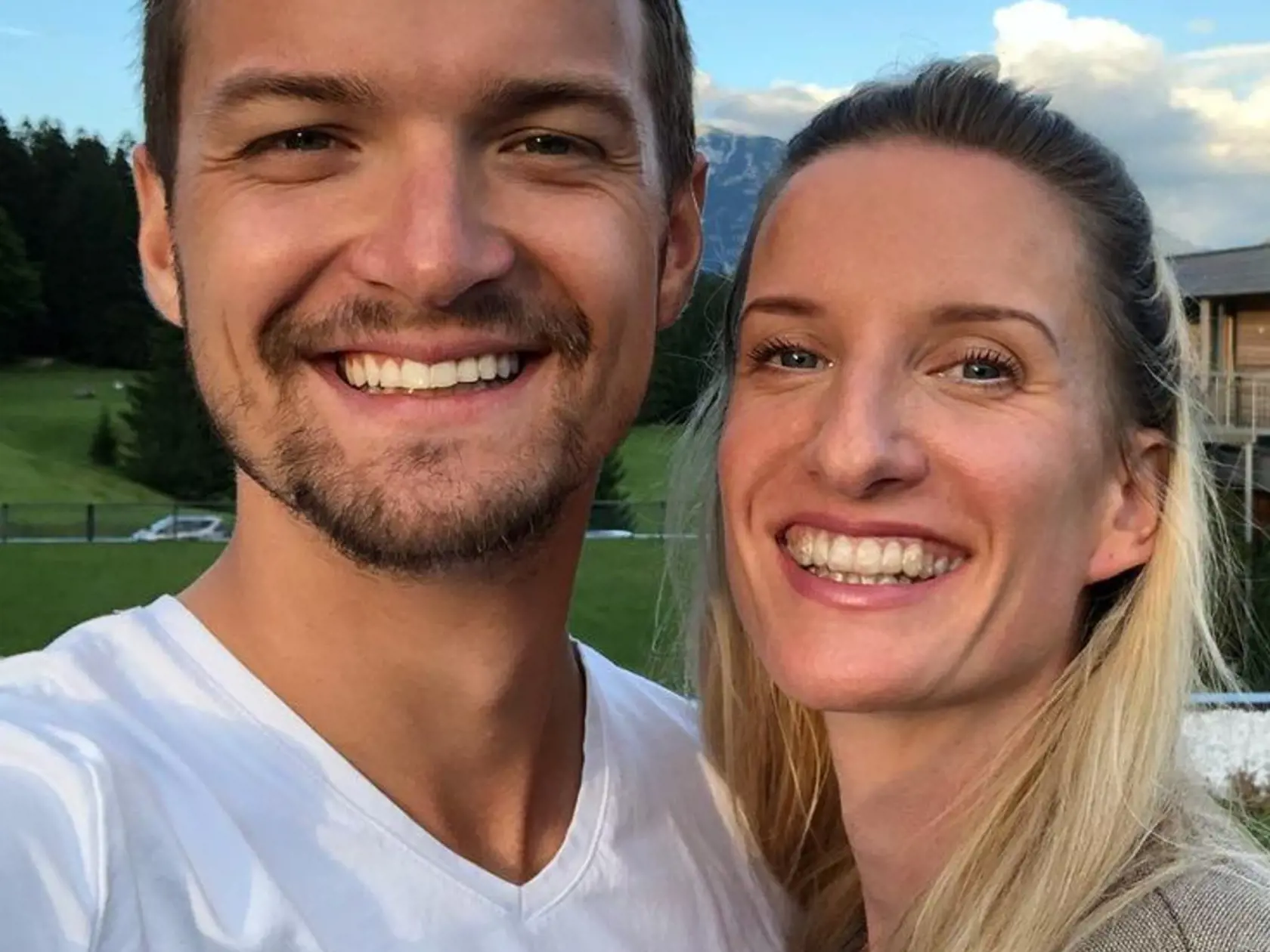“My už sme na čakačke celkom dlho. Keby nám teraz zavolali, tak máme pre vás dieťa, ja si nemyslím, že by som otvárala šampanské. Bola by som, že, aha, fíha. Máme z toho veľký rešpekt a možno sa v konečnom dôsledku rozhodneme, že do toho ani nepôjdeme, že ani táto cesta nebude naša. Neviem,” zdôverila sa v podcaste pre Naj Mama.