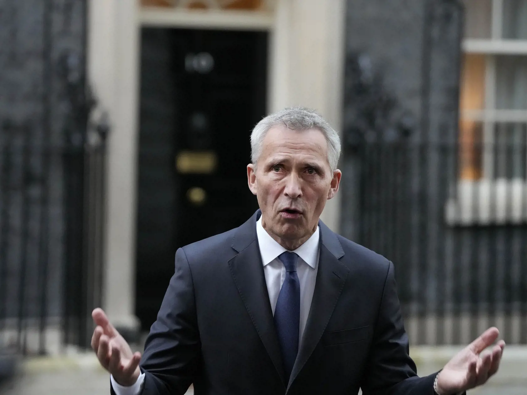 Generálny tajomník NATO Jens Stoltenberg počas brífingu na Downing Street 10 v Londýne 9. novembra 2022 po jeho stretnutí s britským premiérom Rishi Sunakom.