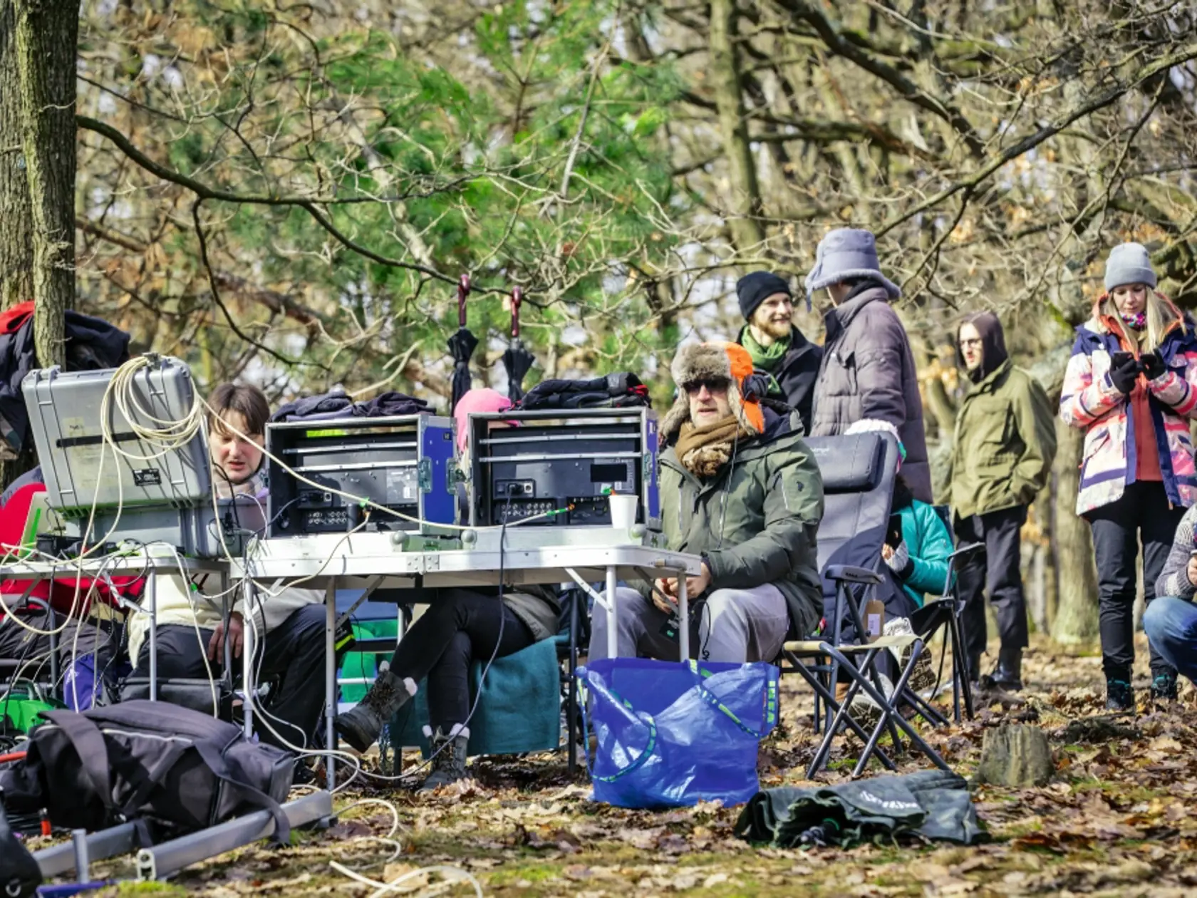 Režisér Peter Bebjak pri práci na pohorí Tribeč. Záhadu tejto legendy na pľaci nevnímal.