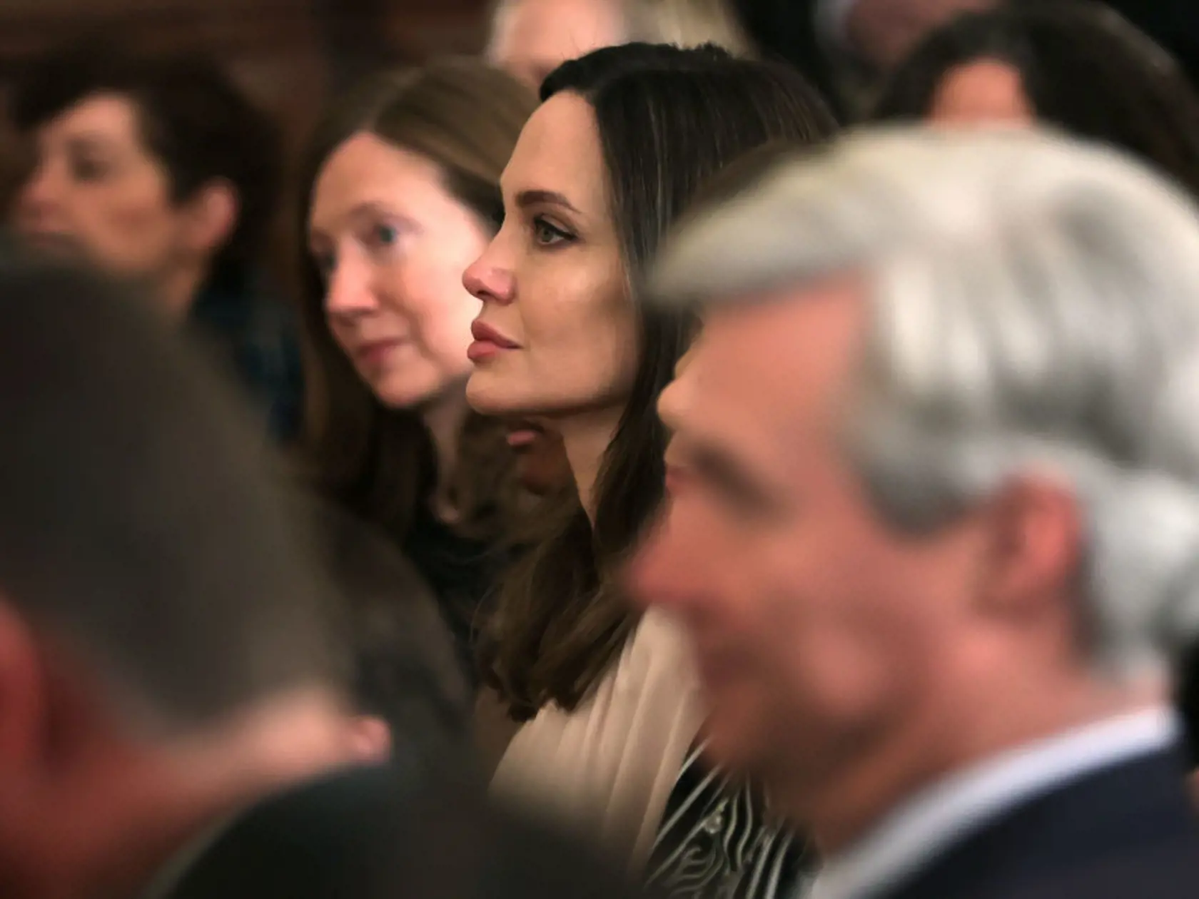 Angelina Jolie v Bielom dome.