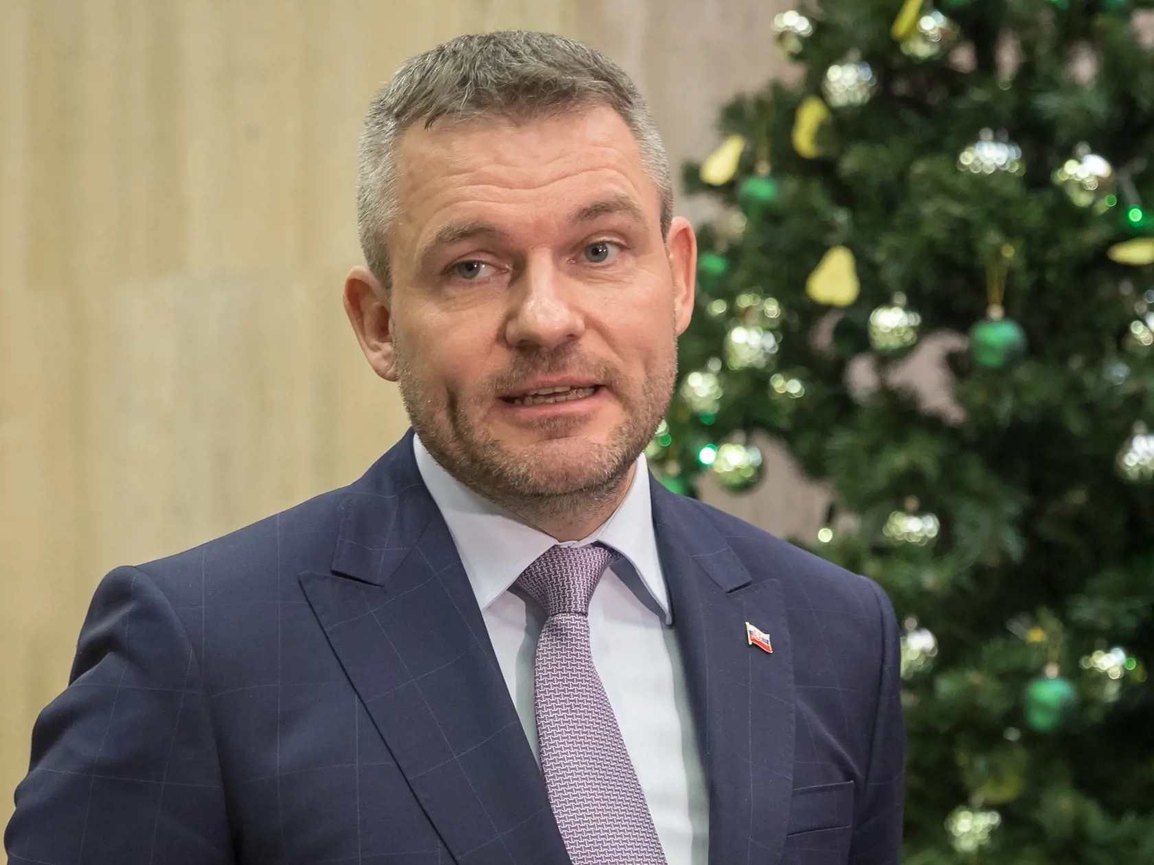 Premiér Peter Pellegrini by mal taktiež vystúpiť so svojim novoročným prejavom. 