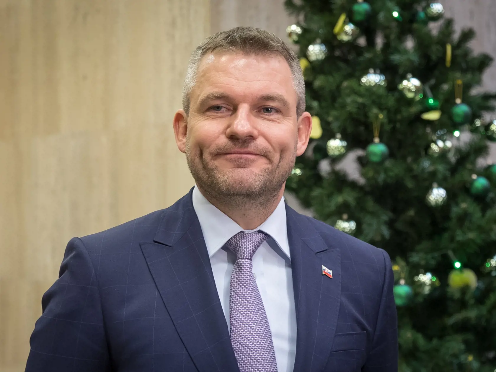 Premiér Peter Pellegrini by mal taktiež vystúpiť so svojim novoročným prejavom. 