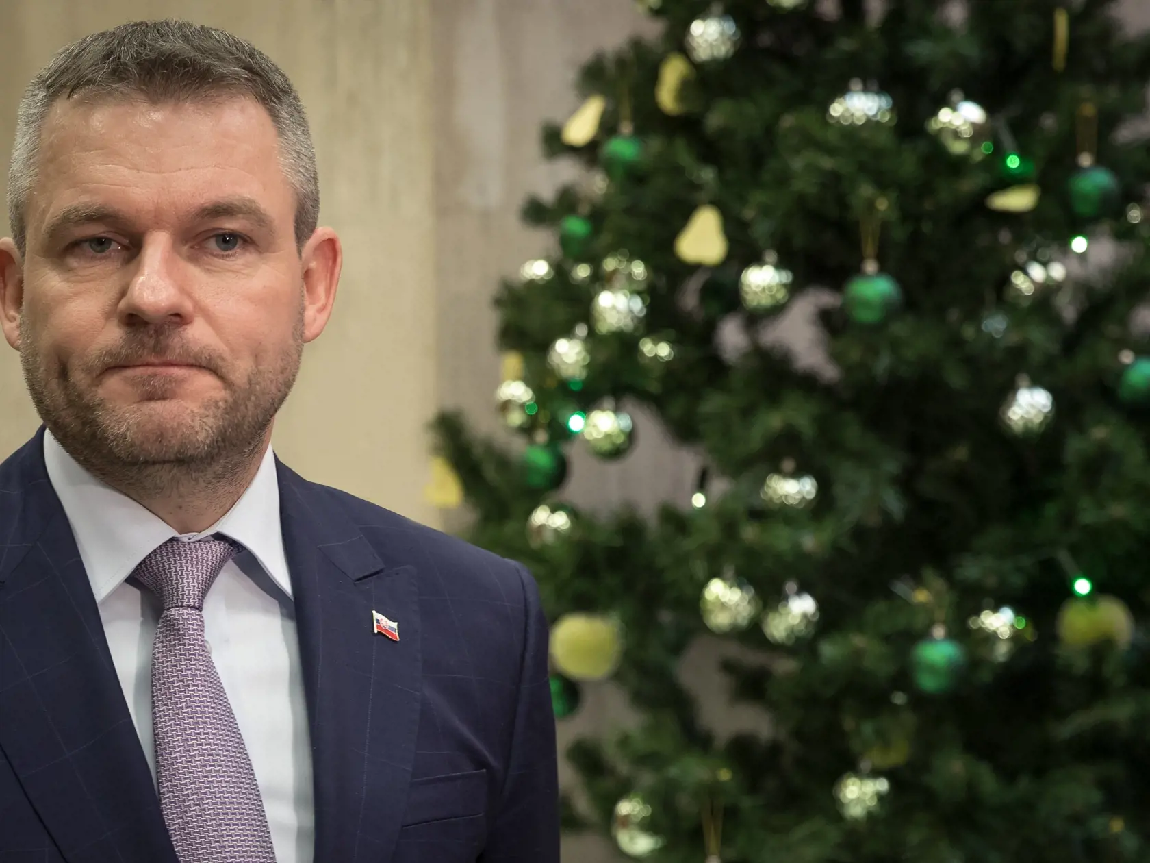 Premiér Peter Pellegrini by mal taktiež vystúpiť so svojim novoročným prejavom. 
