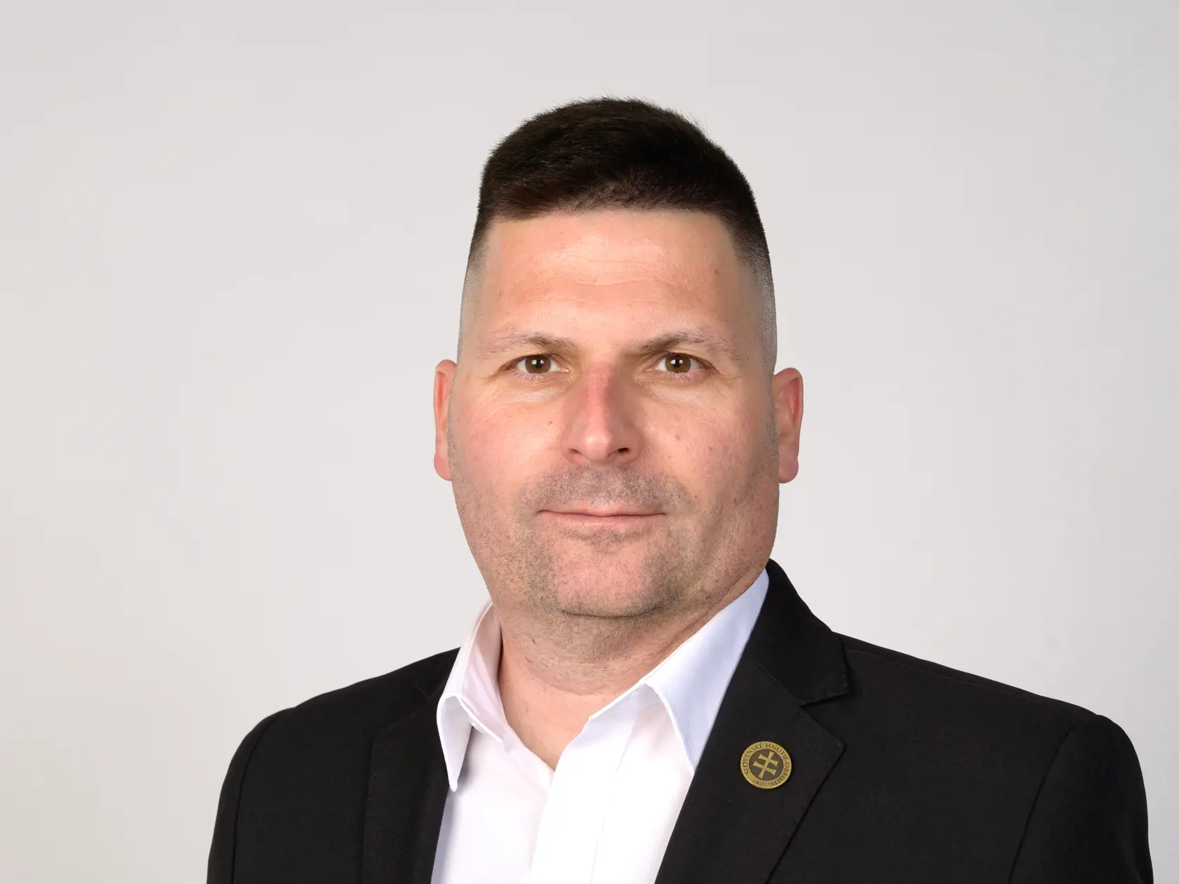 Róbert Švec sa zaraďuje medzi národno-konzervatívneho politika. V roku 2019 kandidoval v prezidentských voľbách ako nezávislý kandidát na prezidenta SR. Jeho výsledok bol 0,3% hlasov. Posledný prieskum hovorí, že si polepšil a volilo by ho 0,8 % voličov.