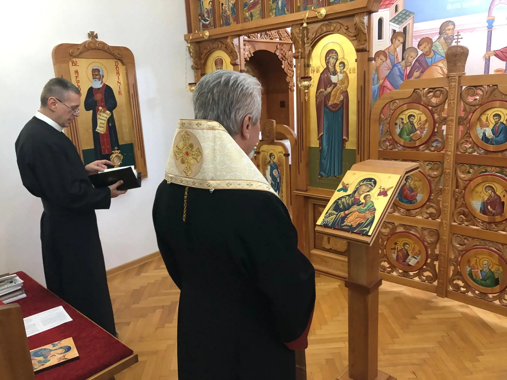 Liturgia v kláštornej kaplnke s otcom Michalom Roškom, modlitby posvätenia ikony Matky Ustavičnej Pomoci.