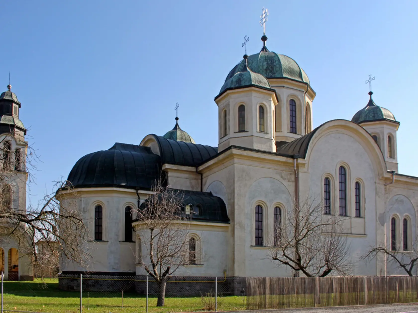 Vladyka Milan slúži omše v Bazilike Svätého Ducha v Michalovciach.
