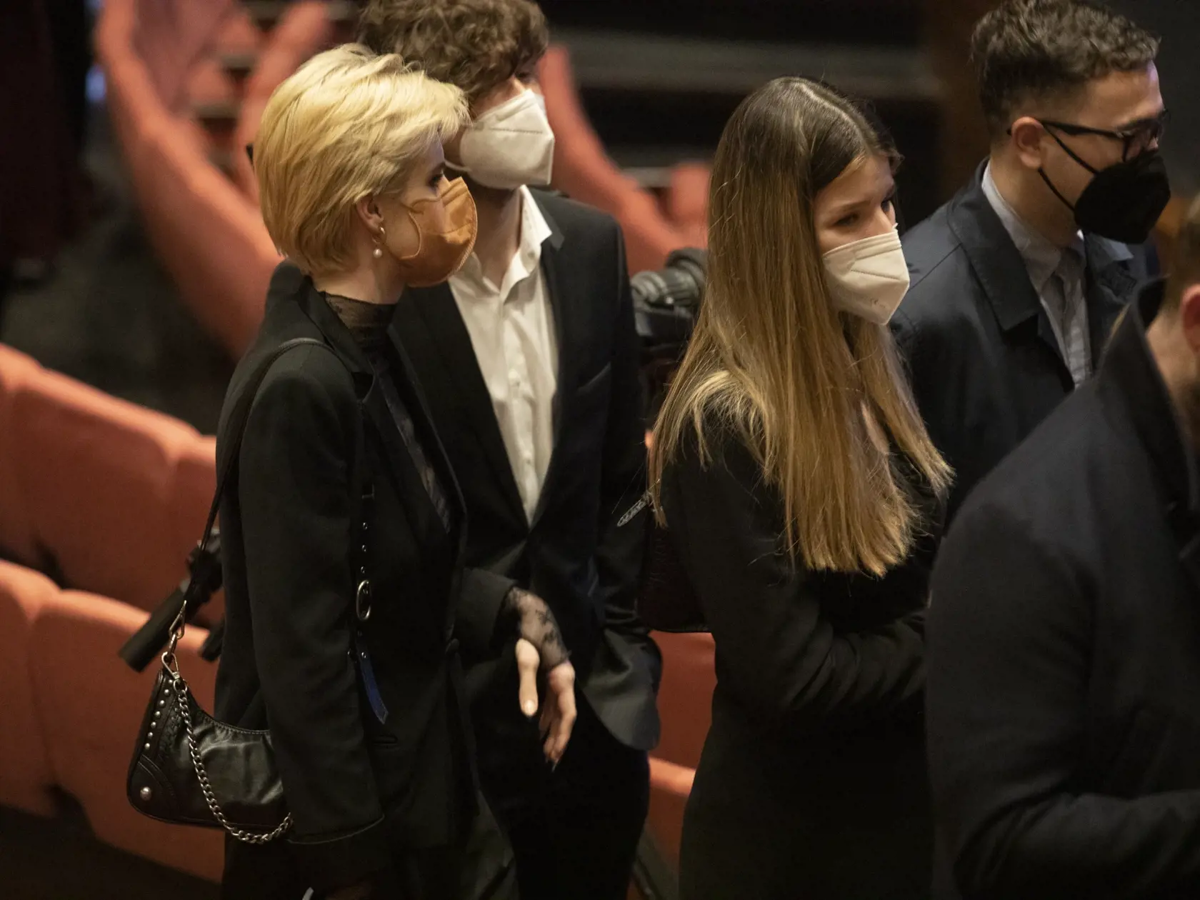 Emma Čaputová v hľadisku SND. V marci si bola vypočuť diskusiu mamy, prezidentky SR Zuzany Čaputovej.