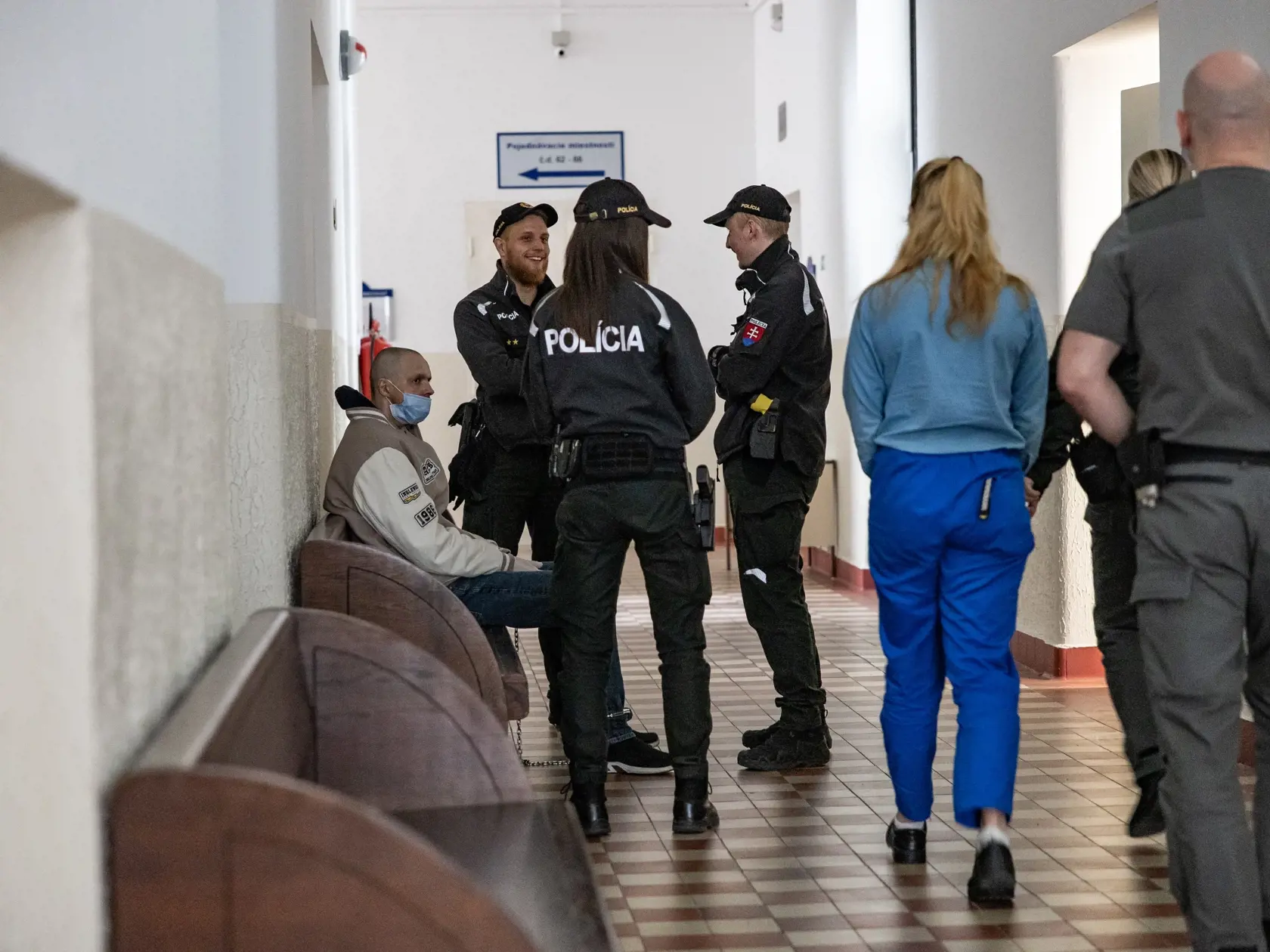 Rozhodovanie o väzbe pre Patrika, ktorého zdržali Mestský policajti v Bratislave a následne ušiel štátnym policajtom.