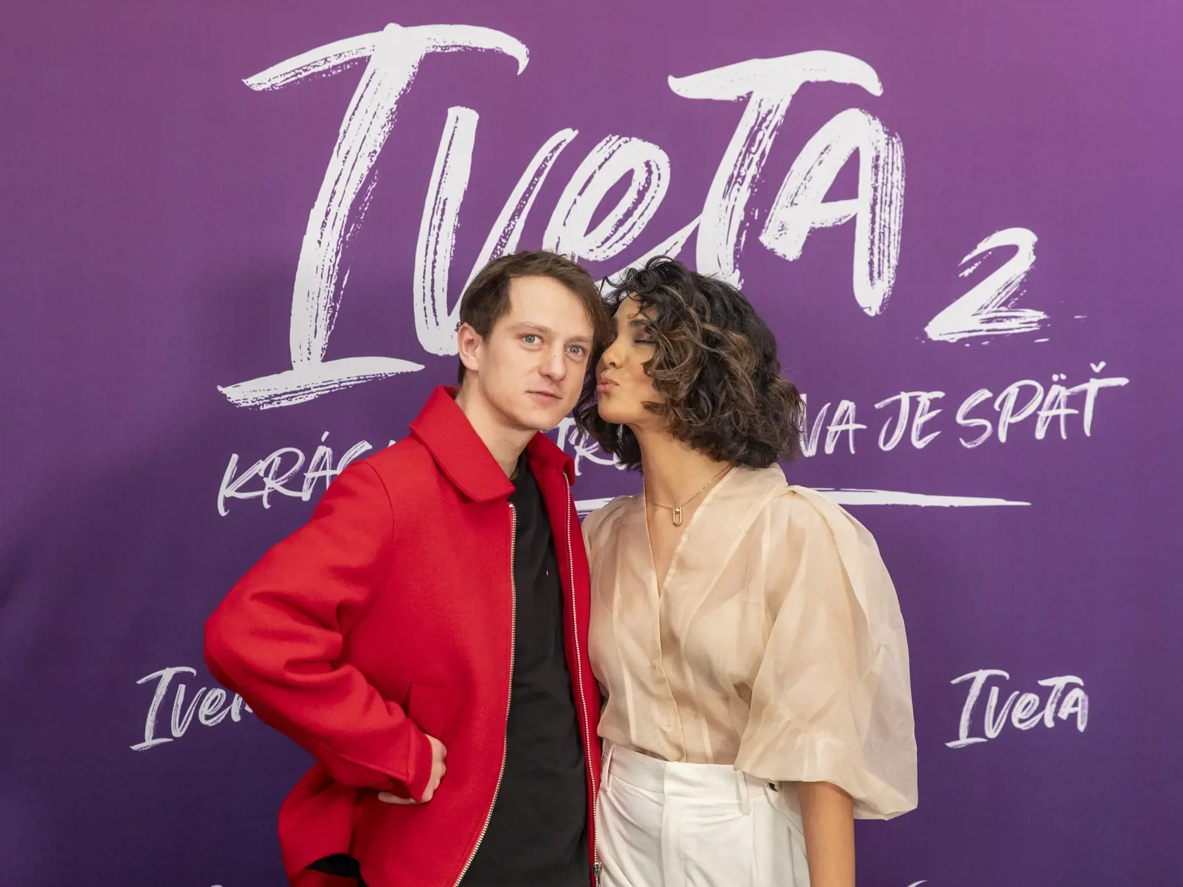  Na snímke je premiéra seriálu televízie JOJ Iveta 2, Kráska z Trebišova je späť.
Predstaviteľka Ivety, herečka Alžbeta Ferencová.