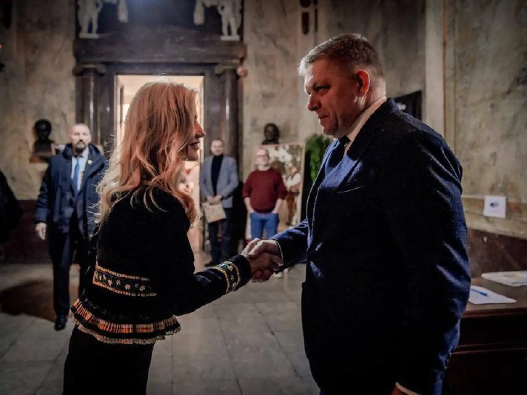 „Pán premiér, všetko najlepšie a veľa síl do ďalších rokov! Ďakujeme za Vašu prácu pre slovenský národ. A za slová podpory a povzbudenia, ktoré vyjadrujete aj nám členom vlády,“ zagratulovala Šimkovičová Robertovi Ficovi.