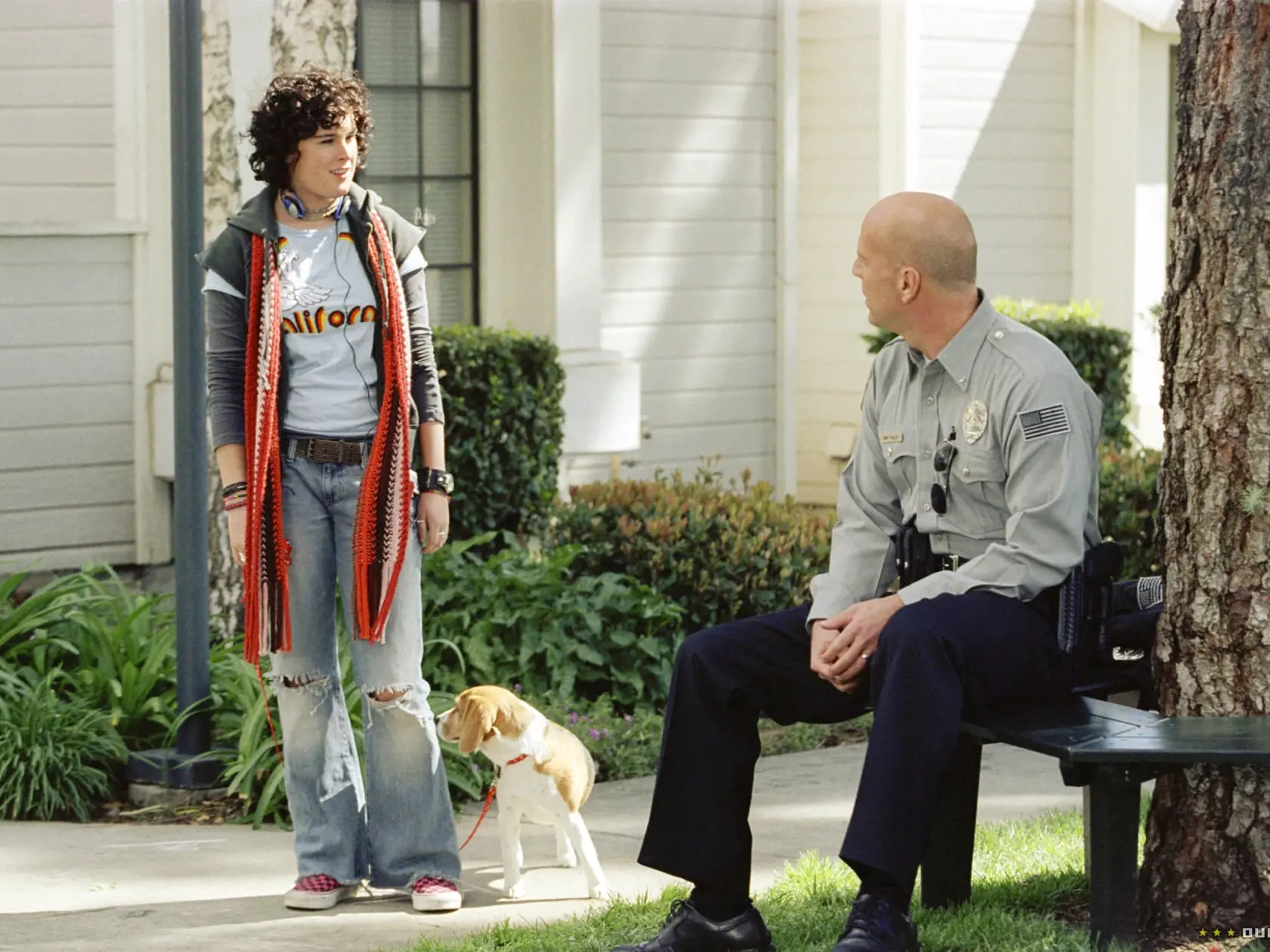 Bruce Willis (67) & Rumer Willis (34) vo filme Rukojemník