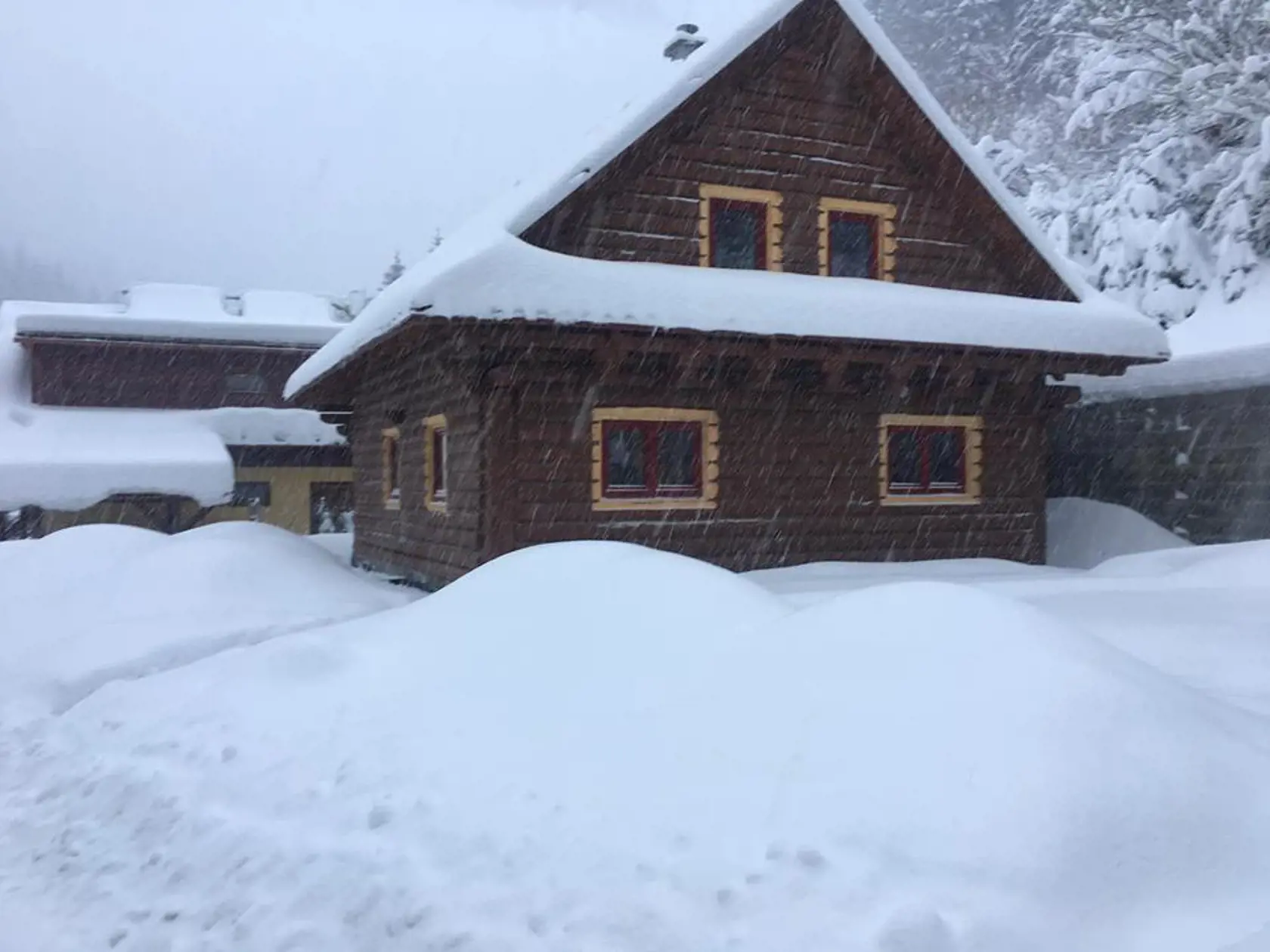 V Oščadnici napadlo pol metra snehu.