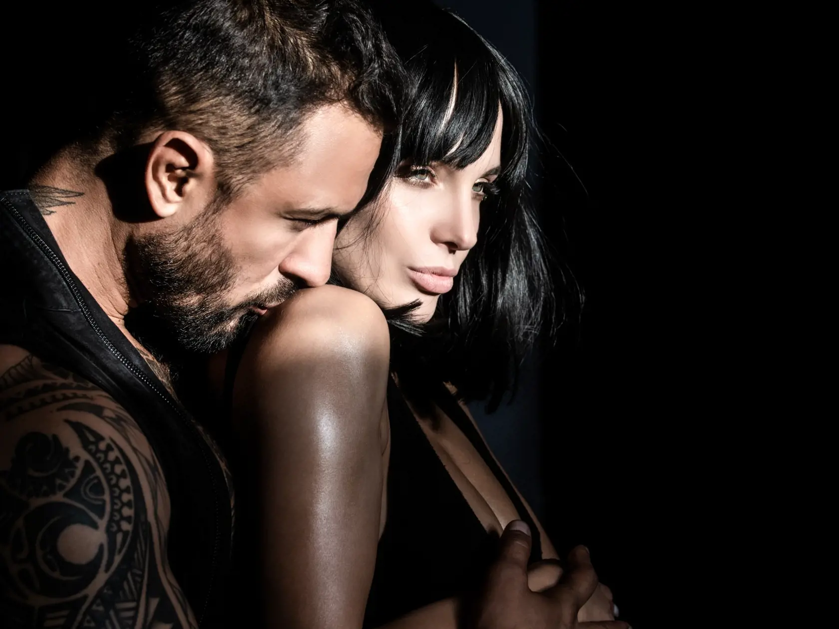 Lovely,Sexy,Couple,In,Love,Kissing.,Man,Kissing,Sensual,Woman