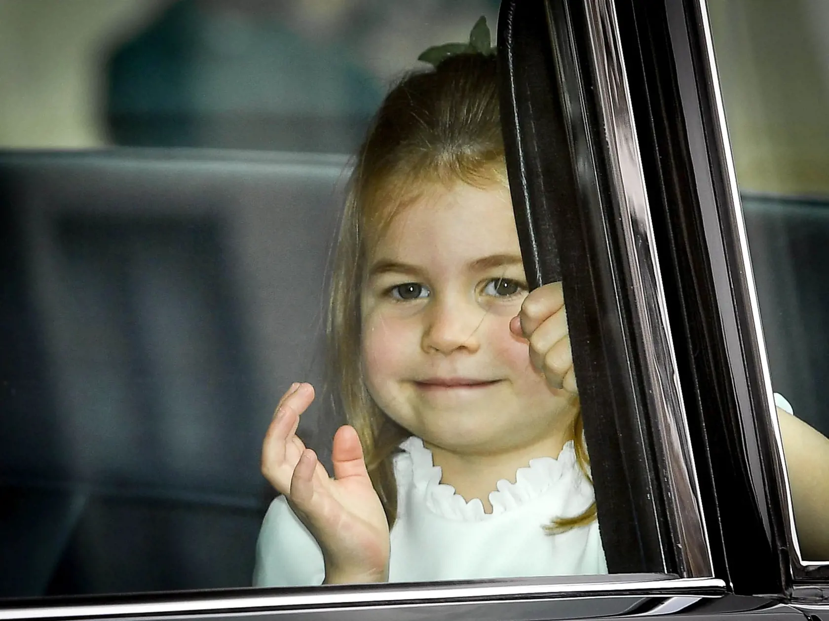 Princezná Charlotte a princ Geirge na svadbe princeznej Eugenie.