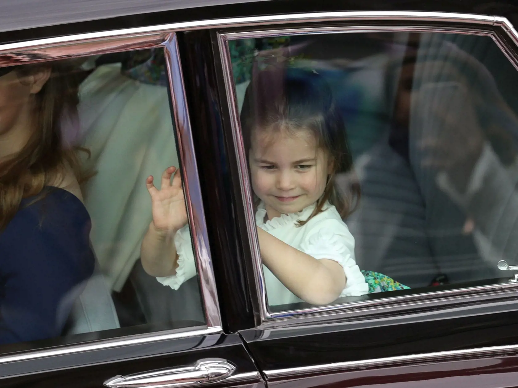 Princezná Charlotte a princ Geirge na svadbe princeznej Eugenie.