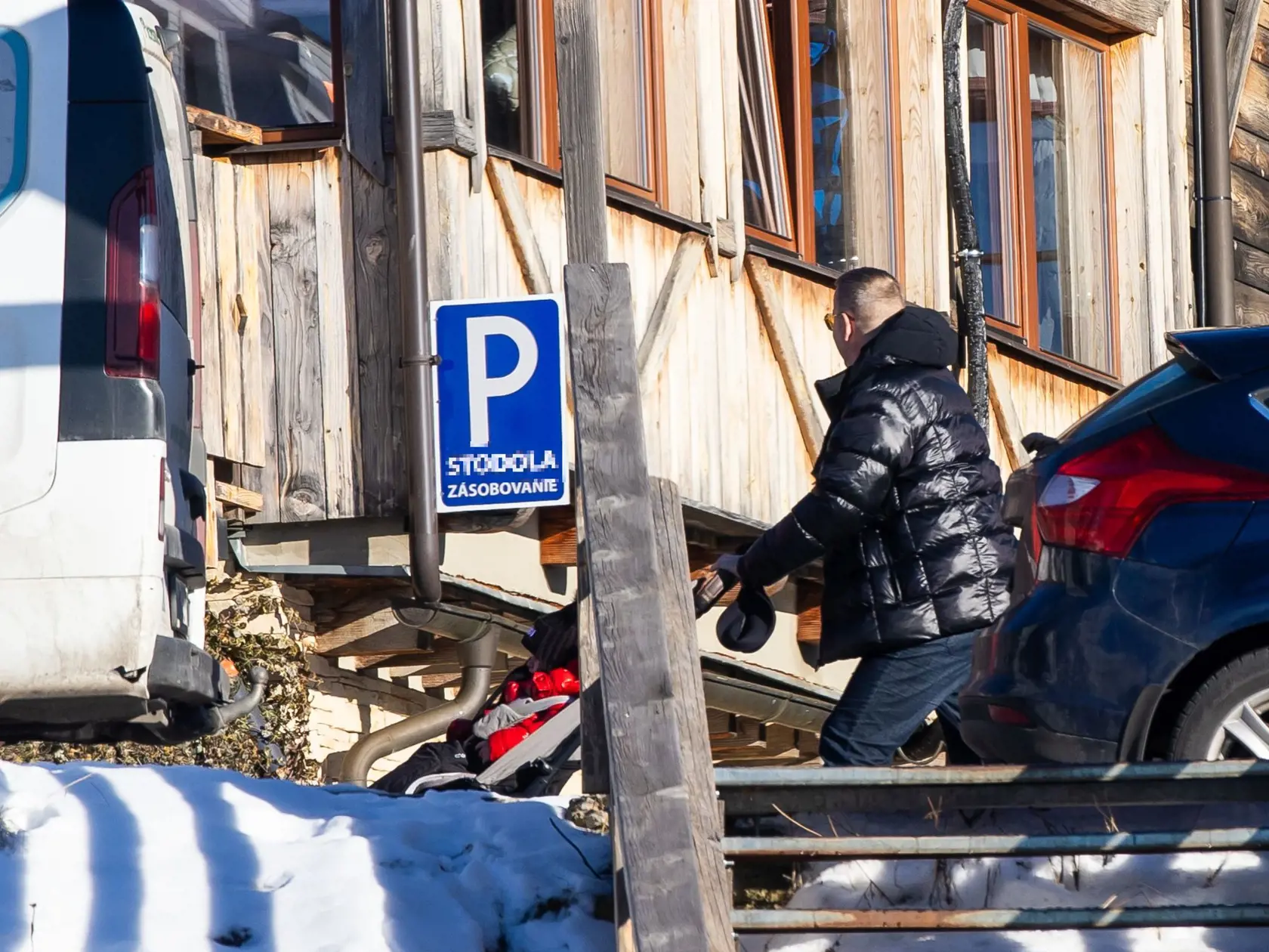 Donovaly, 18. január 2025: Boris Kollár si už týždne užíva na Donovaloch, kde je s partnerkou Laurou a ich synčekom Abnerom.