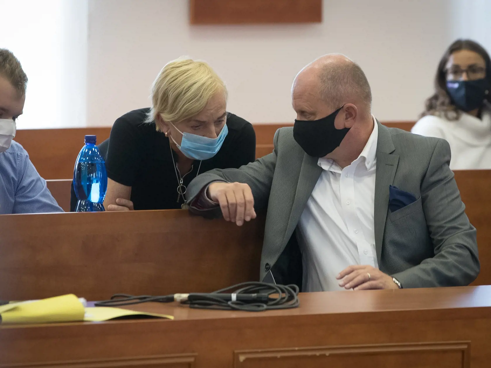 Pojednávanie na Špecializovanom trestnom súde v Pezinku vo veci vraždy novinára Jána Kuciaka a jeho snúbenice Martiny Kušnírovej z objednávky ktorej je obžalovaný Marián Kočner. Očakávaneho rozsudku sa zúčastnilo mnoho slovenských aj zahraničných médii. Na snímke je Zlatica Kušnírová, matka zavraždenej Martiny Kušnírovej so svojim právnym zástupcom Romanom Kvasnicom