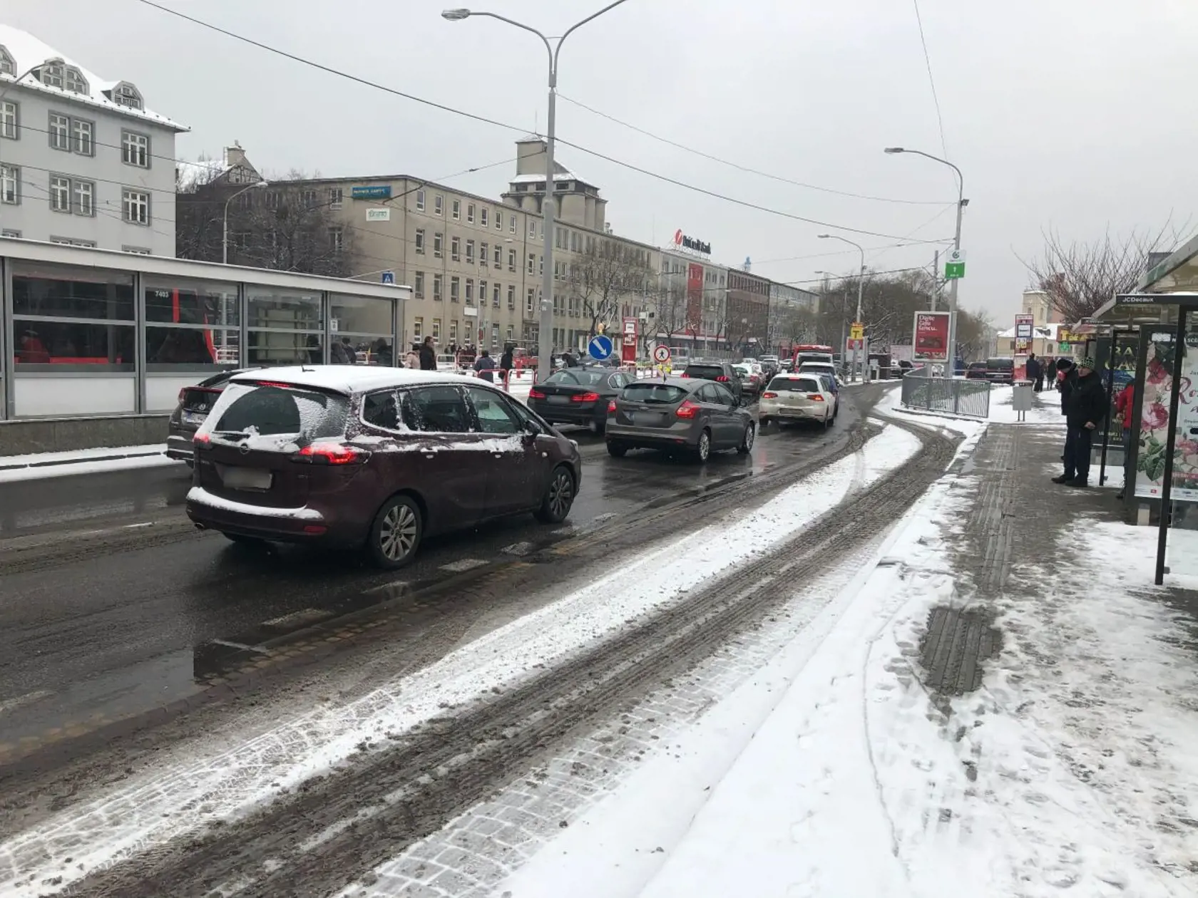 Na snímke dopravné zápchy  v Bratislave.