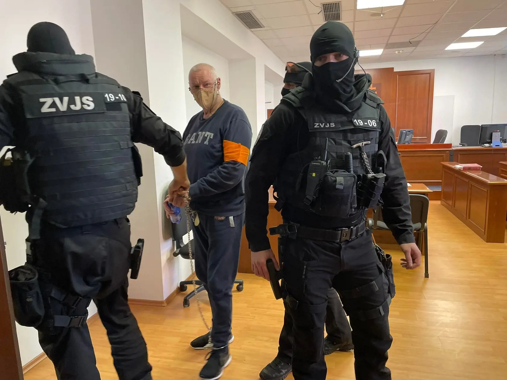 Lehel Horváth sa priznal tiež k vražde bossa Lajosa Sátora. Na jednom z hlavných pojednávaní však šokujúco vyhlásil "ale príde Sátor, nebojte sa. Lebo Sátor žije." Svoje obete údajne mlel v mlynčeku na mäso a manželku mal raz hodiť levici.