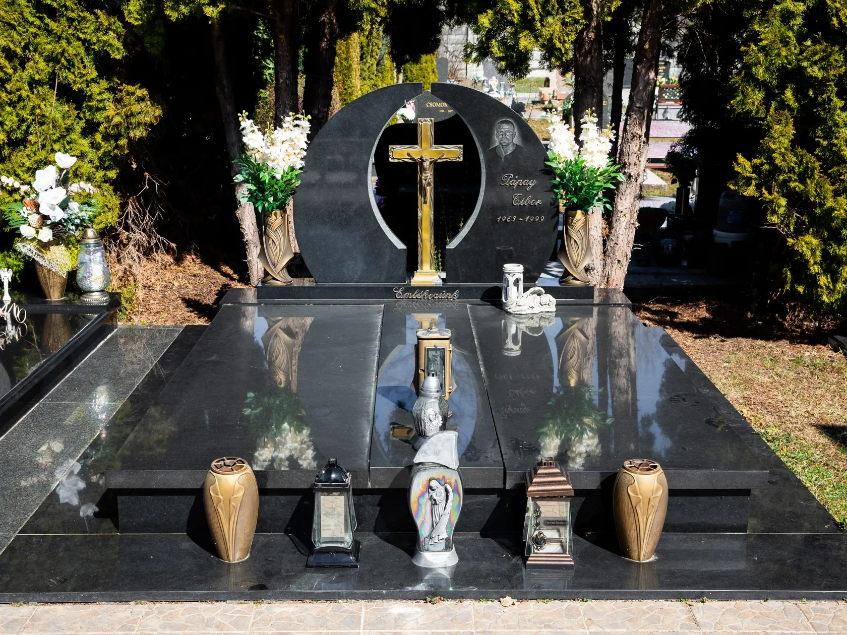 23. výročie smrti Pápayovcov po streľbe v dunajskostredskom bare Fontána. Na snímke hrob Tibora Pápaya.