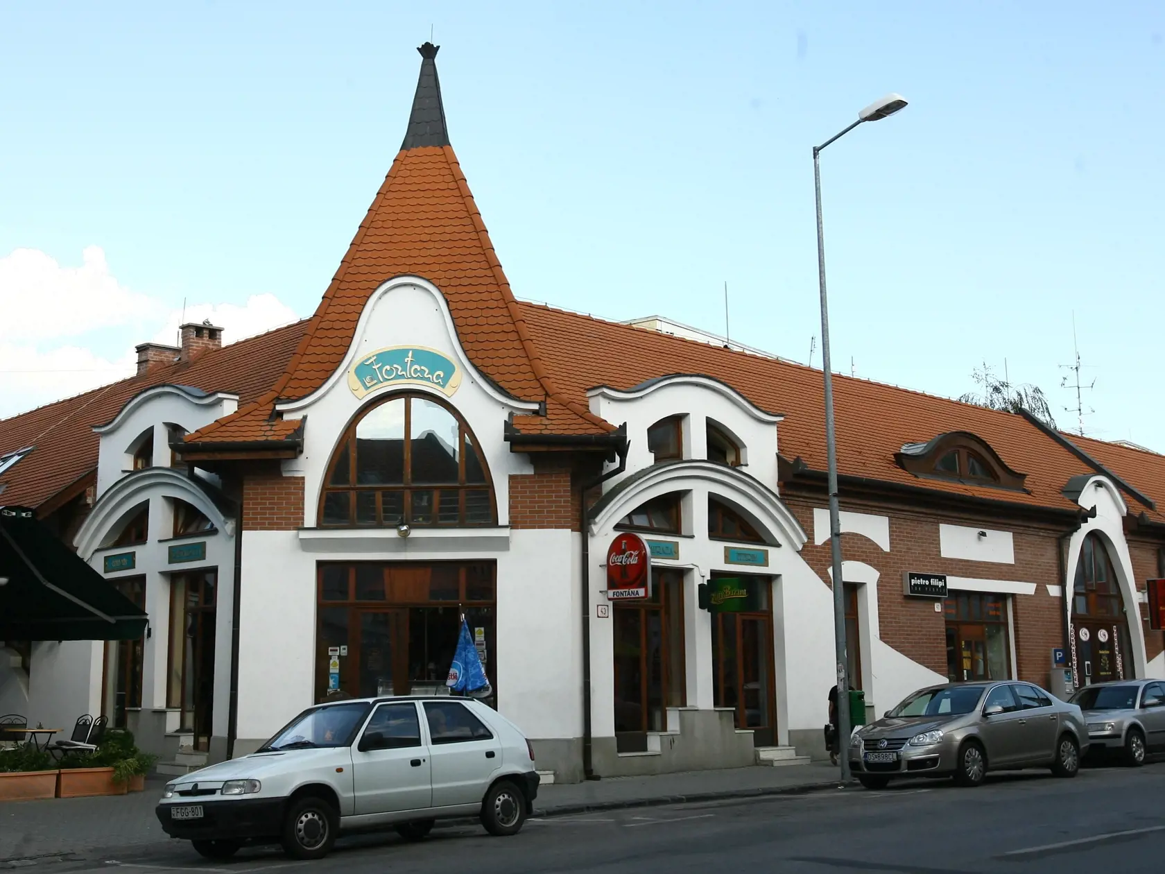 Reštaurácia Fontána v Dunajskej Strede
reštaurácia Fontána
streľba
papayovci
vražda
násilie
trestný čin
vyrovnávanie účtov
mafia
pamätná tabuľa
5.8.2008 Dunajská Streda
foto: Michal Smrčok
pôvodný súbor:IMG_foto MICHAL SMRCOK_99003.JPG