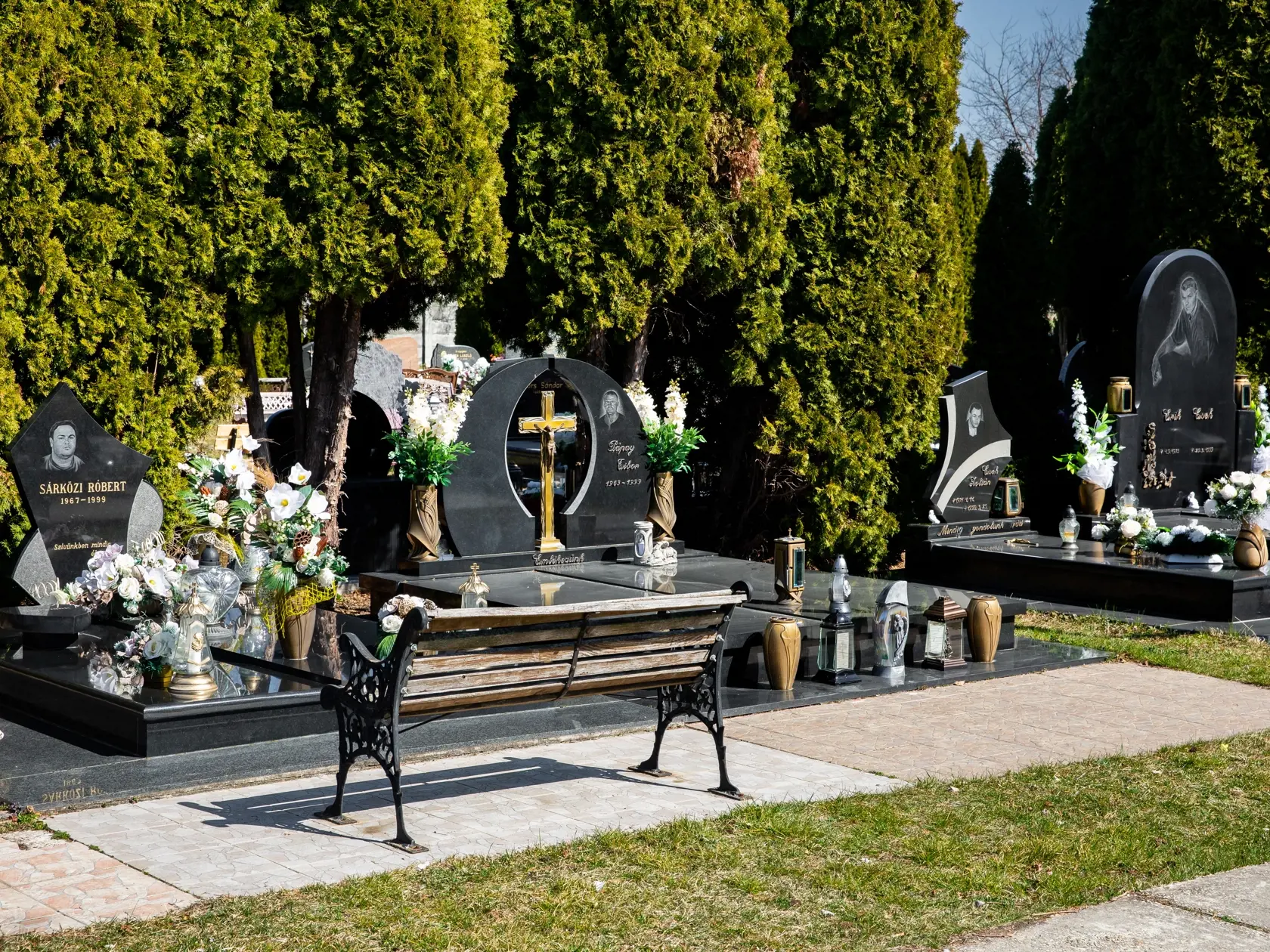 23. výročie smrti Pápayovcov po streľbe v dunajskostredskom bare Fontána. Na snímke hrob Tibora Pápaya.