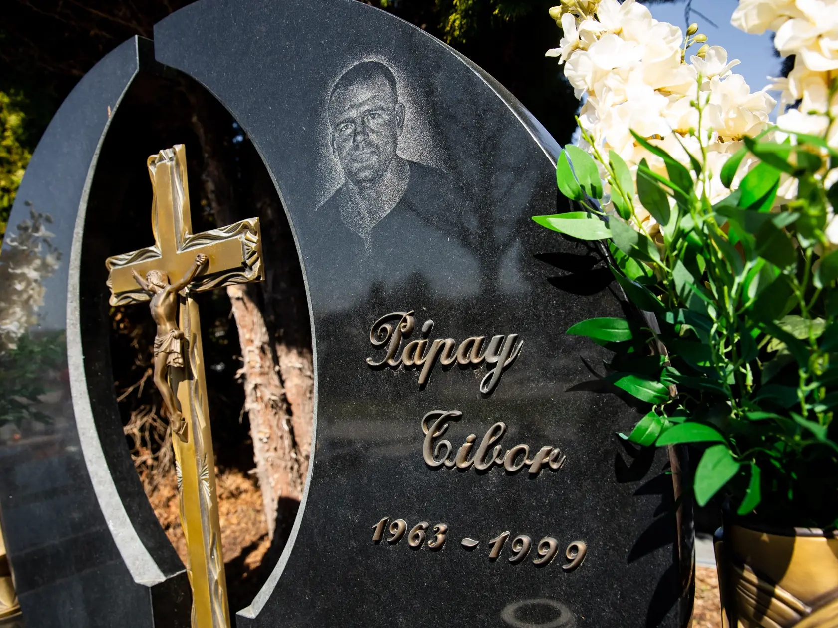 23. výročie smrti Pápayovcov po streľbe v dunajskostredskom bare Fontána. Na snímke hrob Tibora Pápaya.