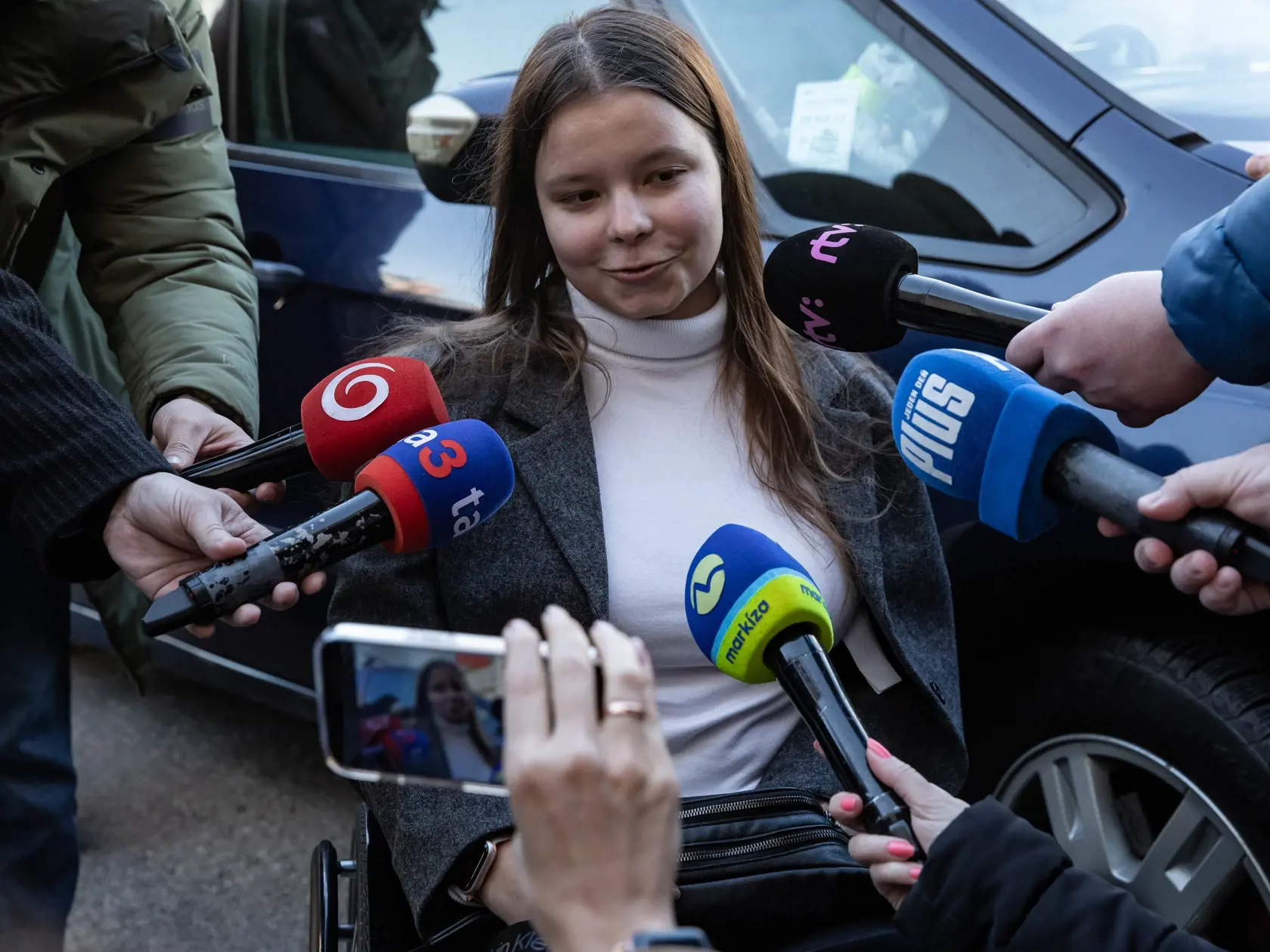 Na snímke je pojednávanie v prípade postrelenej kadetky Mišky. Na snímke je kadetka Miška.