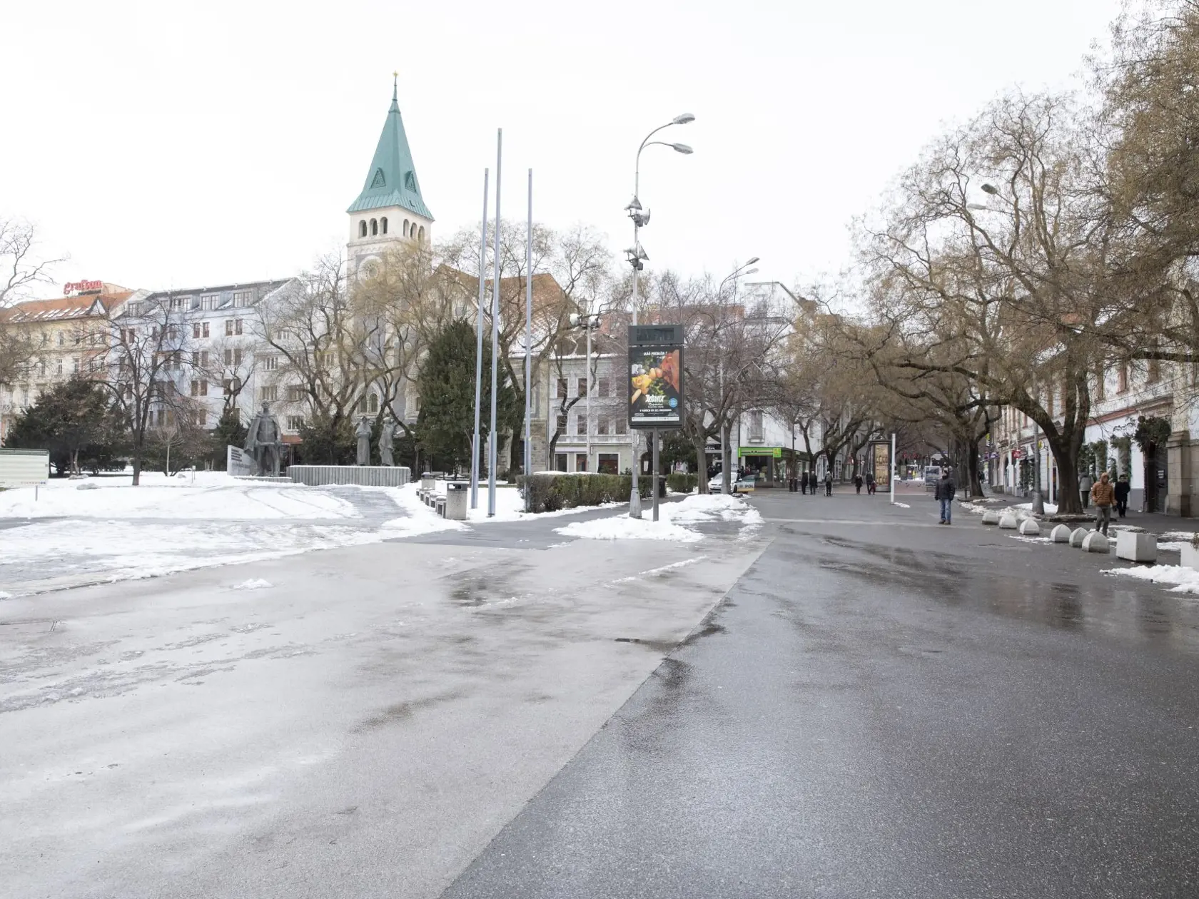 centre mesta ostala len čľapkanica.