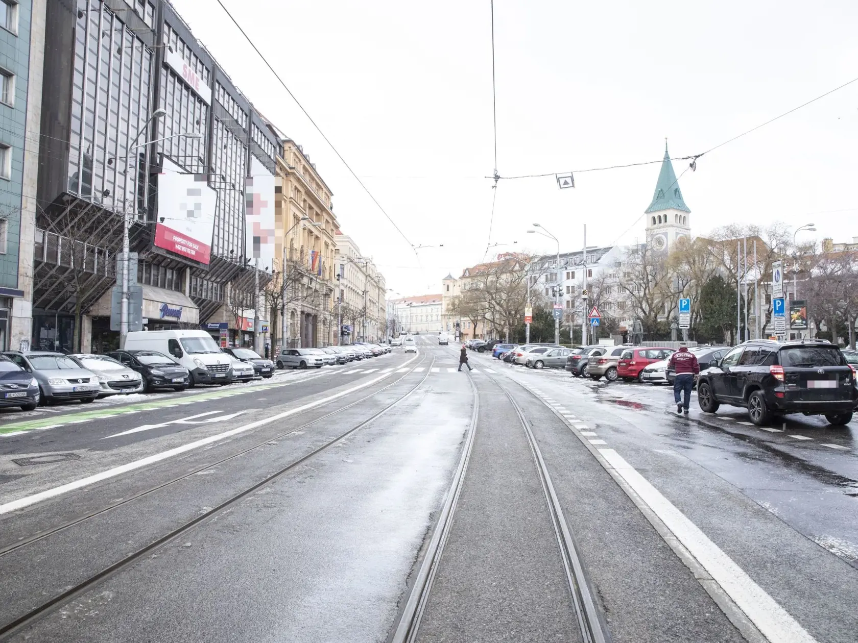 centre mesta ostala len čľapkanica.
