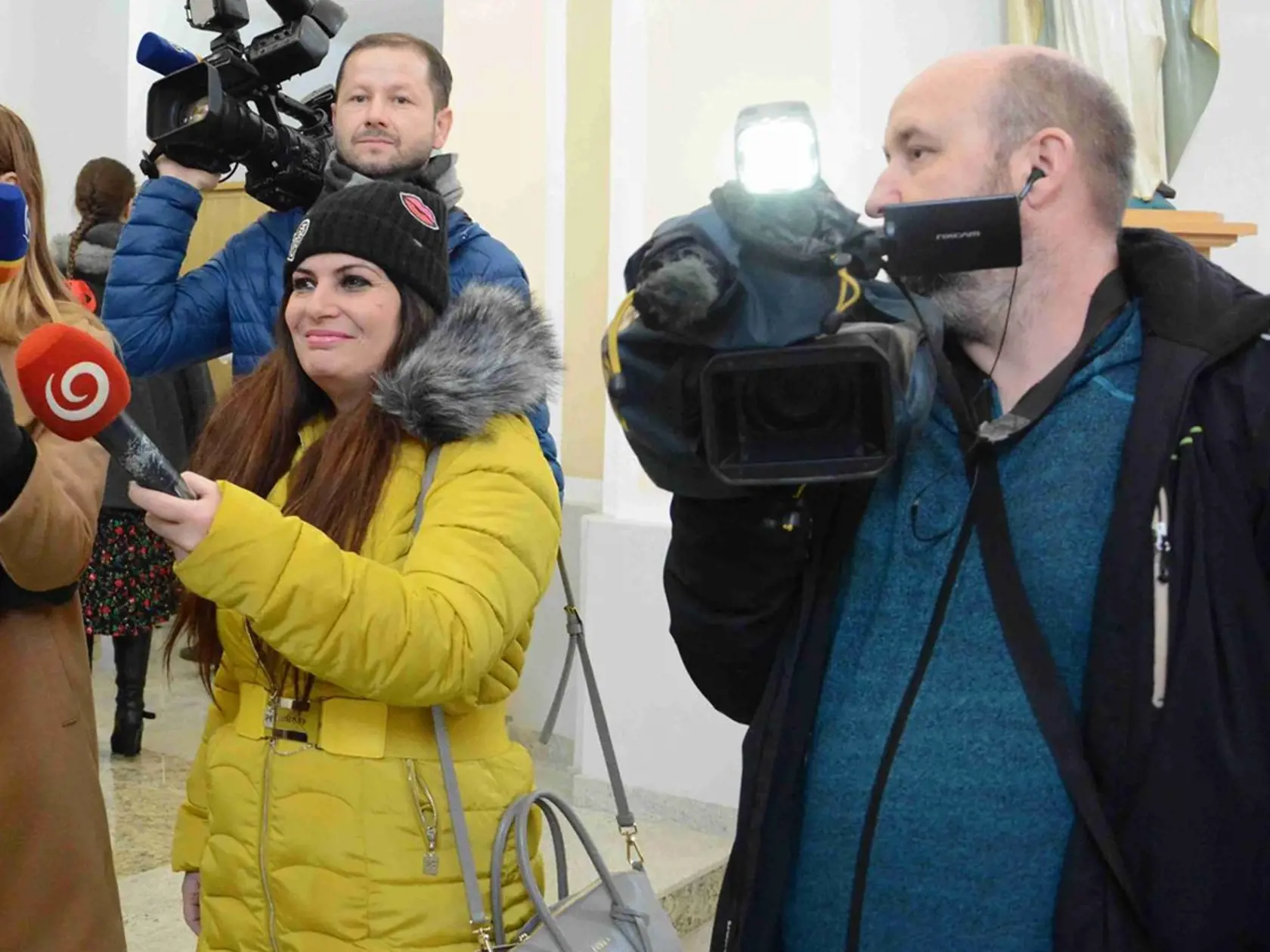 Diana Pavlisová počas nakrúcania reportáže.