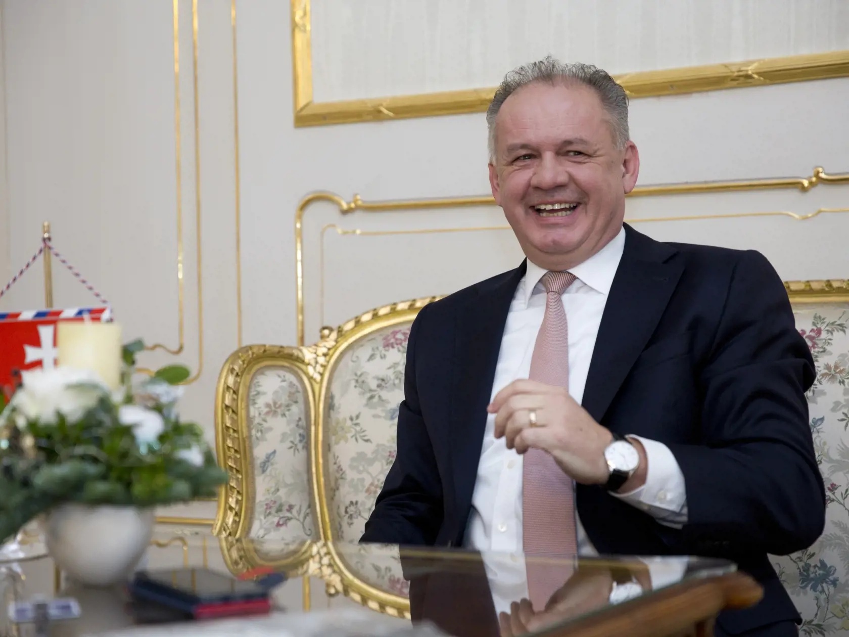 Prezident Andrej Kiska dnes naposledy vo svojej funkcii udelí štátne vyznamenania. 