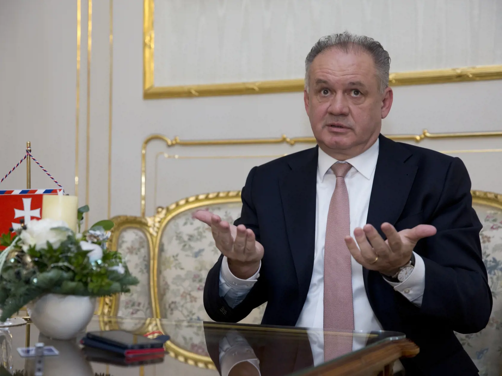 Prezident Andrej Kiska dnes naposledy vo svojej funkcii udelí štátne vyznamenania. 