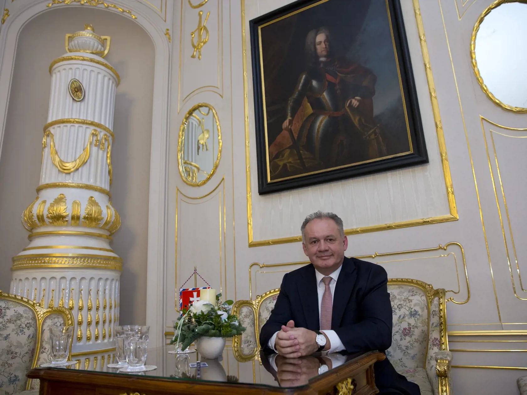 Prezident Andrej Kiska dnes naposledy vo svojej funkcii udelí štátne vyznamenania. 