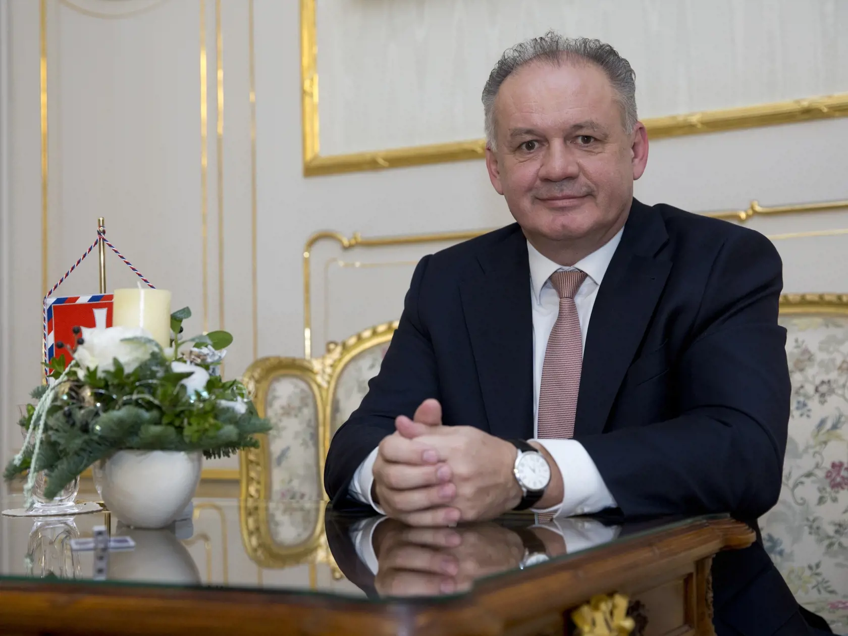 Prezident Andrej Kiska dnes naposledy vo svojej funkcii udelí štátne vyznamenania. 
