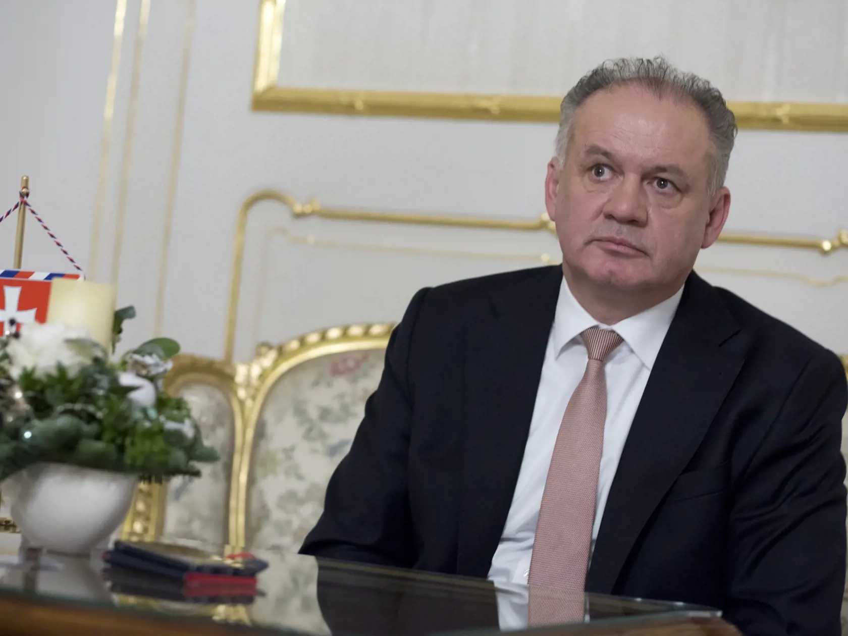 Prezident Andrej Kiska dnes naposledy vo svojej funkcii udelí štátne vyznamenania. 