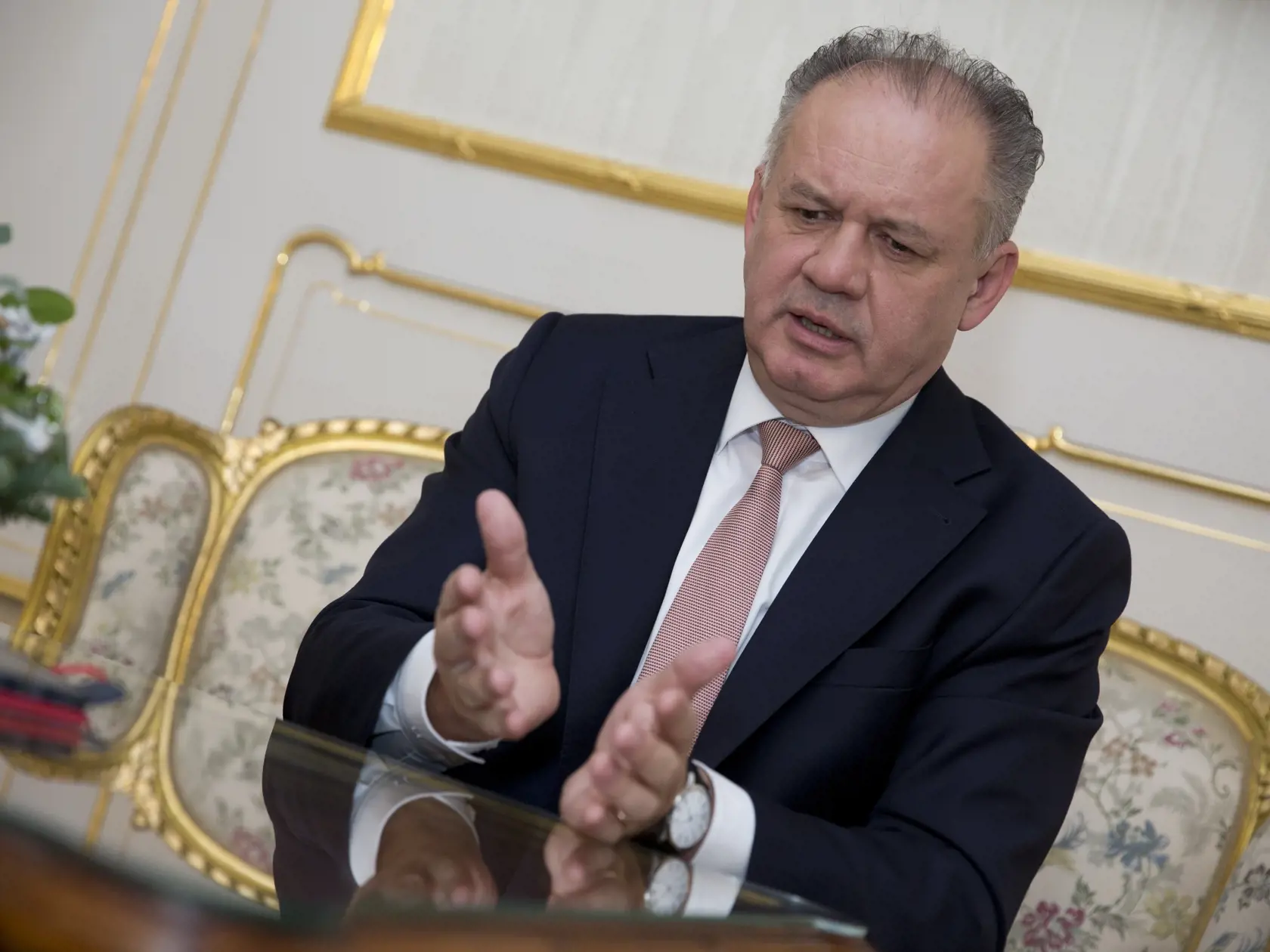 Prezident Andrej Kiska dnes naposledy vo svojej funkcii udelí štátne vyznamenania. 