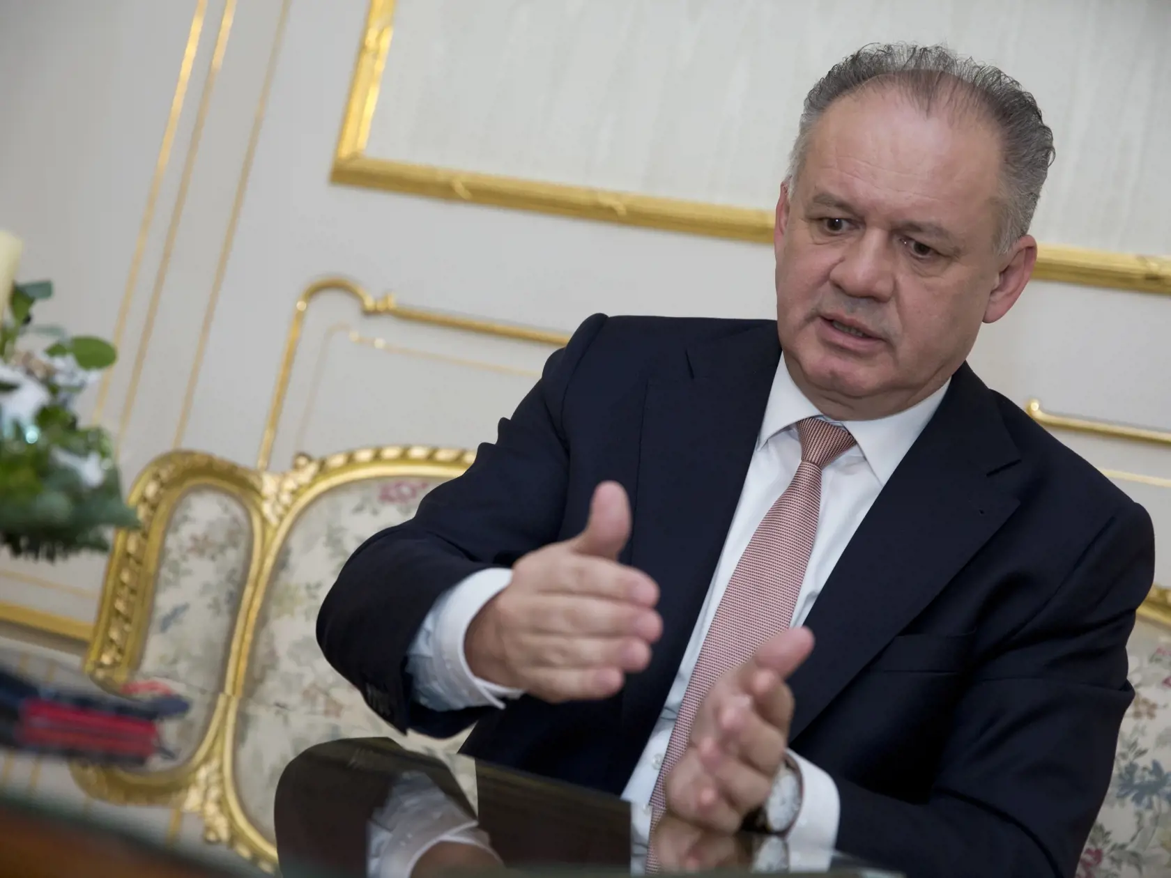 Prezident Andrej Kiska dnes naposledy vo svojej funkcii udelí štátne vyznamenania. 