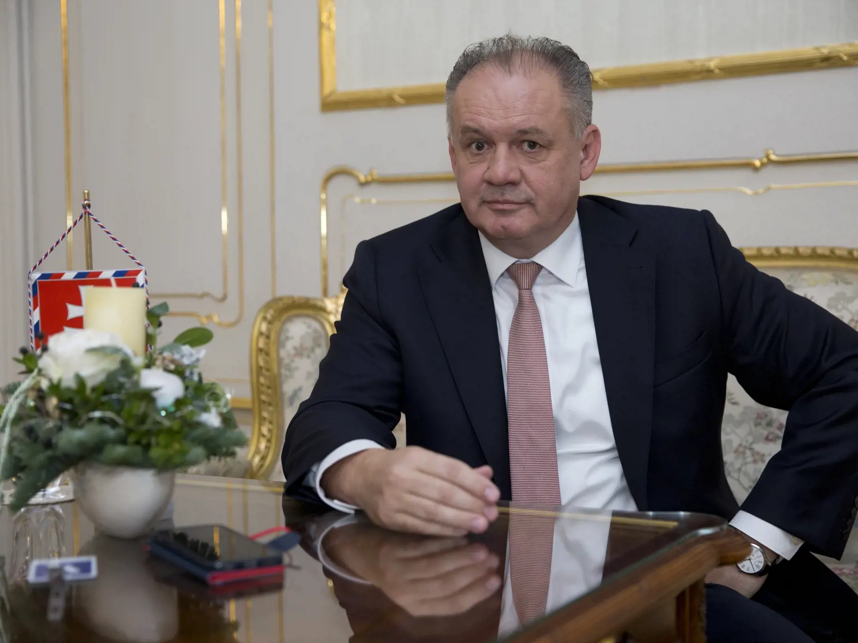 Prezident Andrej Kiska dnes naposledy vo svojej funkcii udelí štátne vyznamenania. 