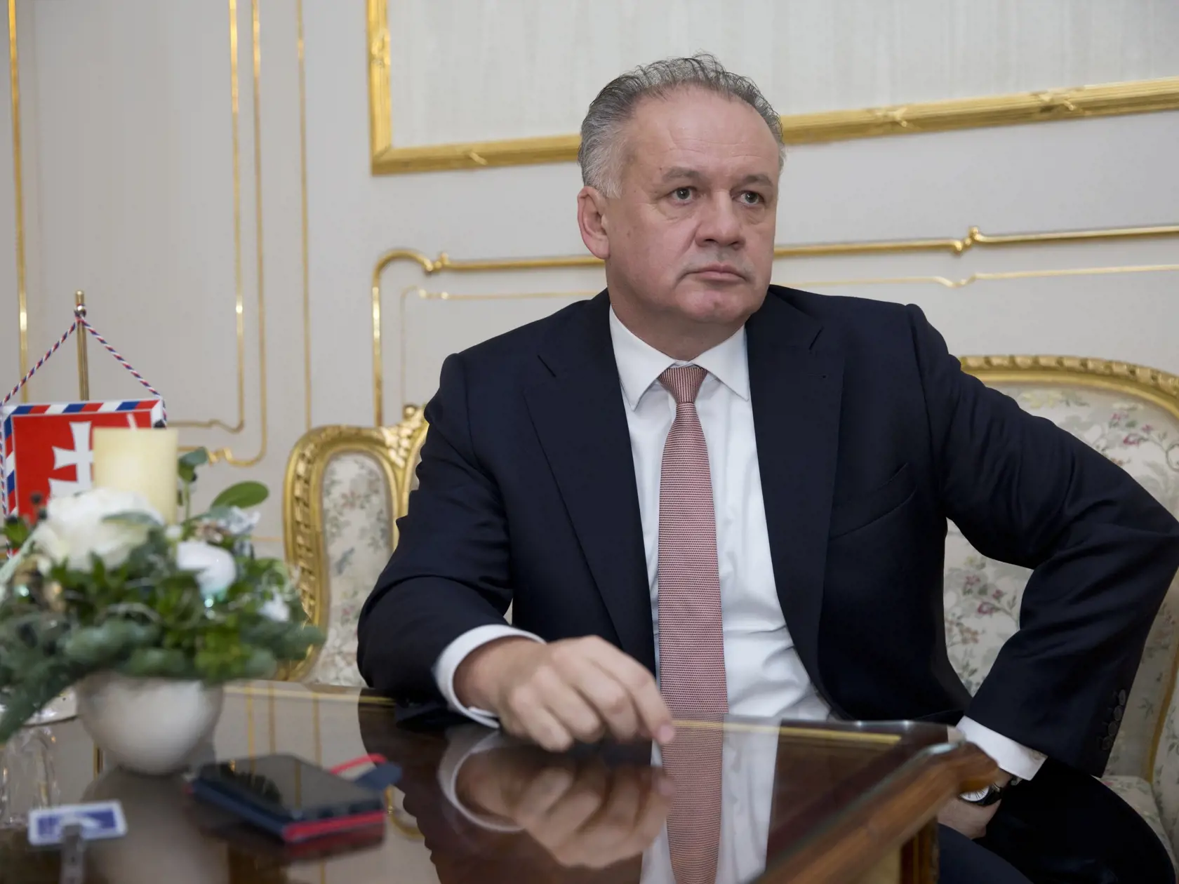 Prezident Andrej Kiska dnes naposledy vo svojej funkcii udelí štátne vyznamenania. 