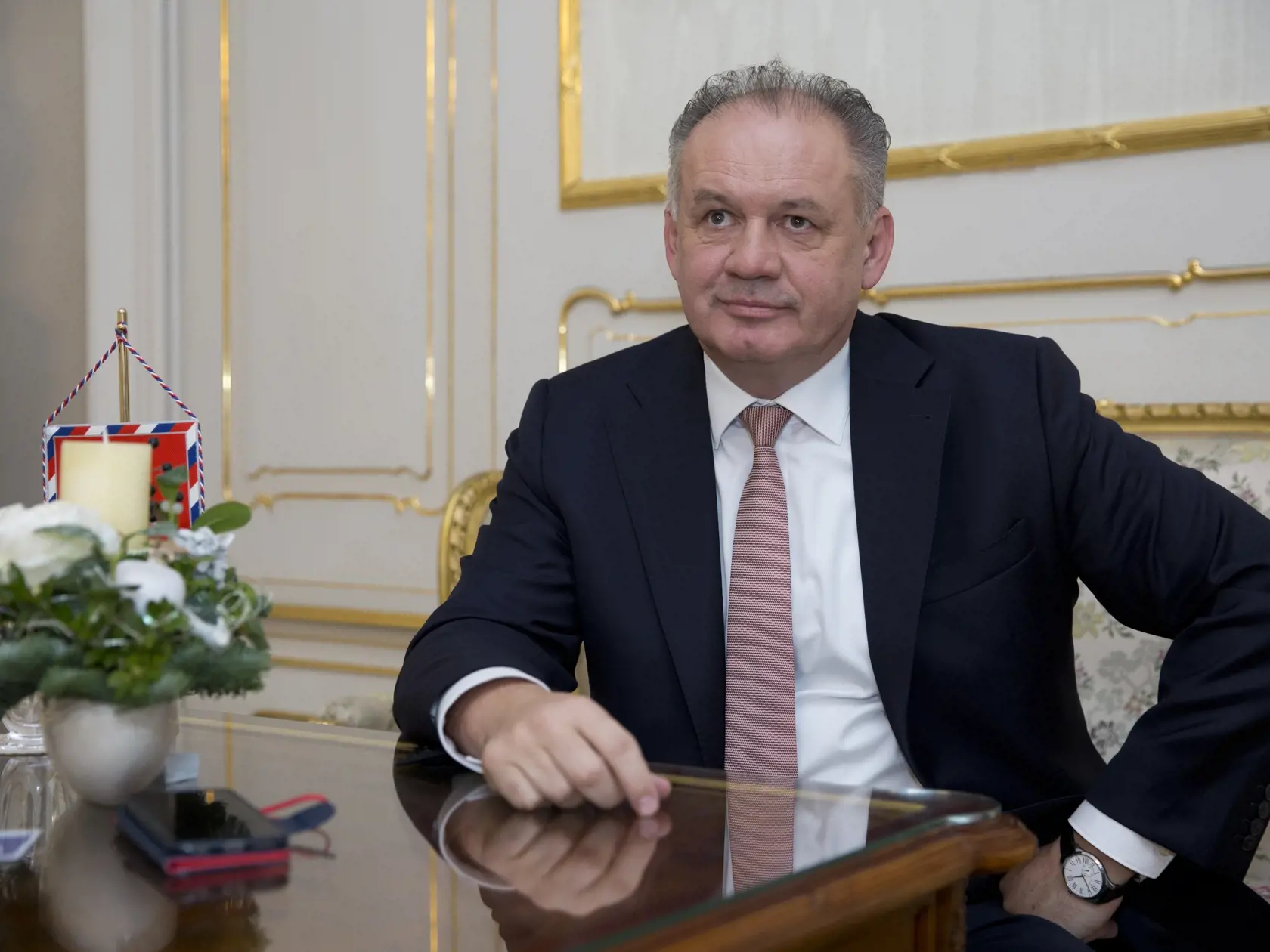 Prezident Andrej Kiska dnes naposledy vo svojej funkcii udelí štátne vyznamenania. 