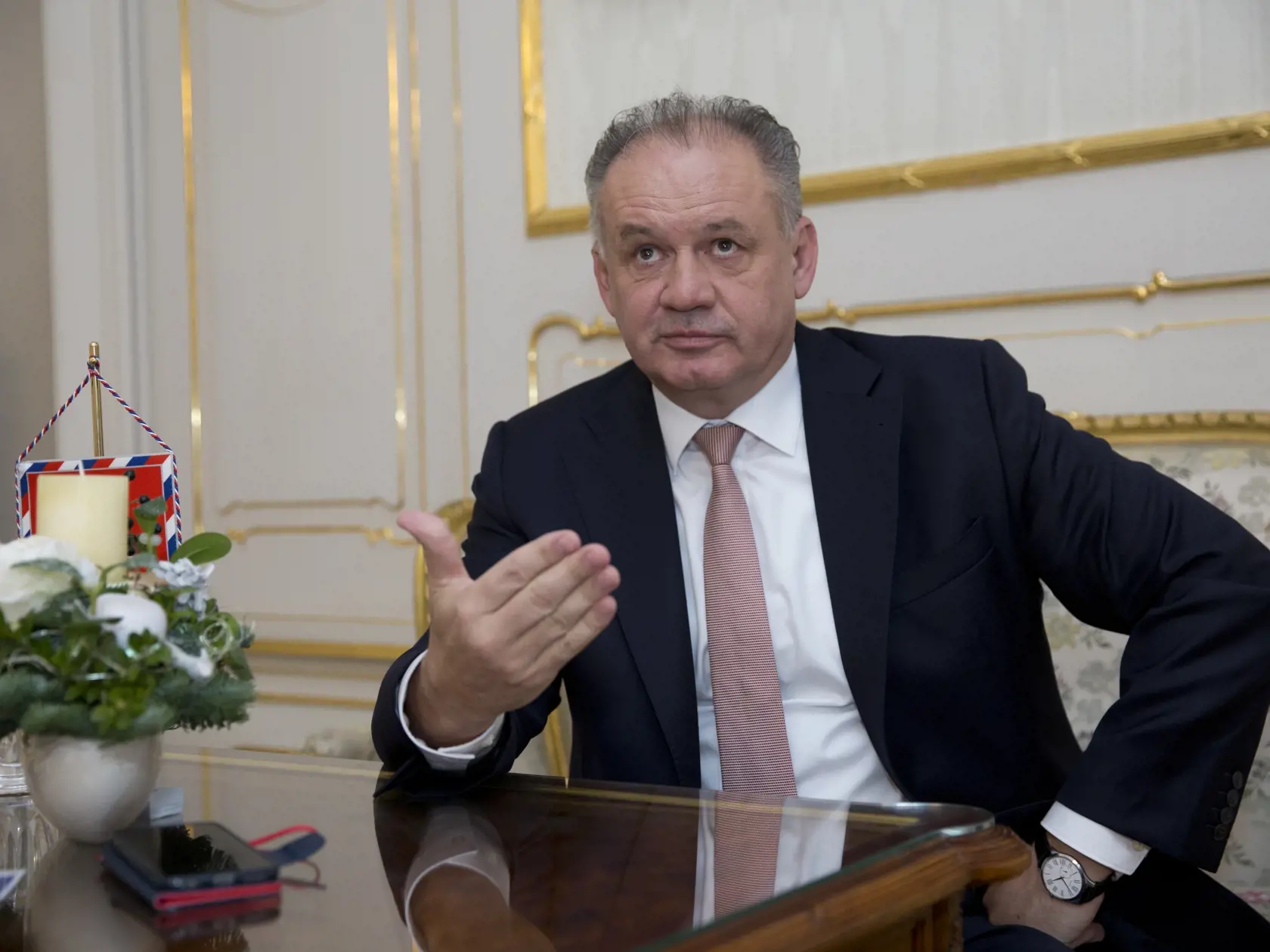 Prezident Andrej Kiska dnes naposledy vo svojej funkcii udelí štátne vyznamenania. 