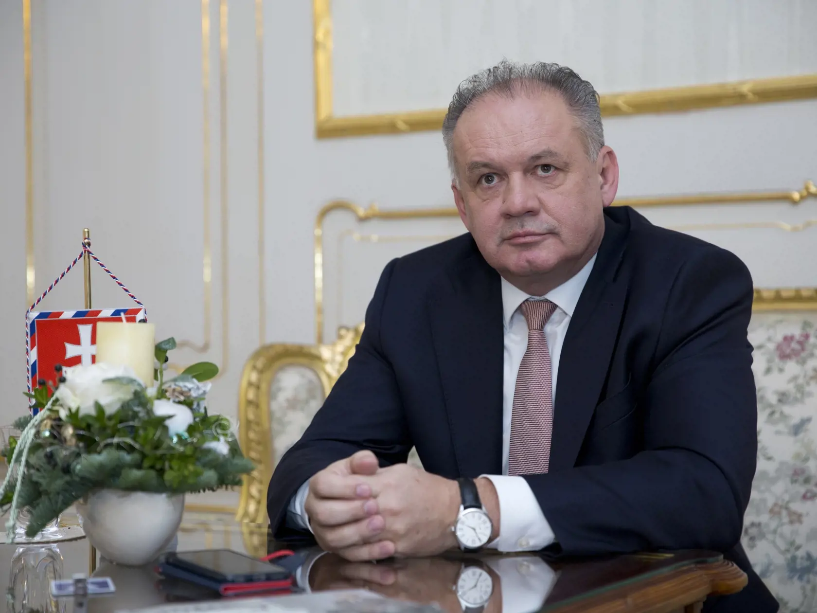 Prezident Andrej Kiska dnes naposledy vo svojej funkcii udelí štátne vyznamenania. 