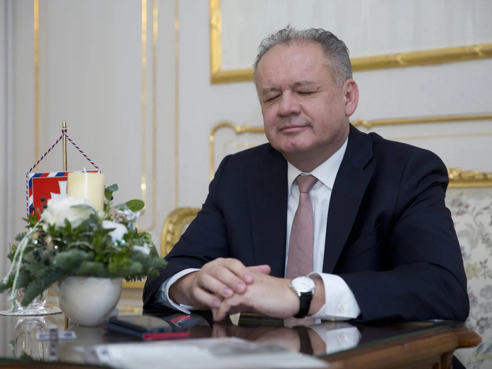 Prezident Andrej Kiska dnes naposledy vo svojej funkcii udelí štátne vyznamenania. 